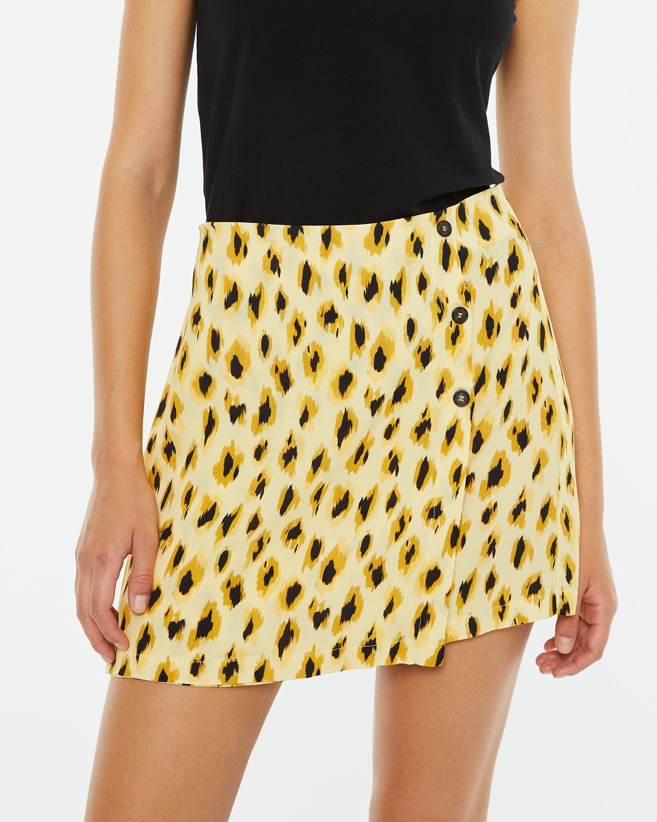 Minifalda animal print con fruncido lateral