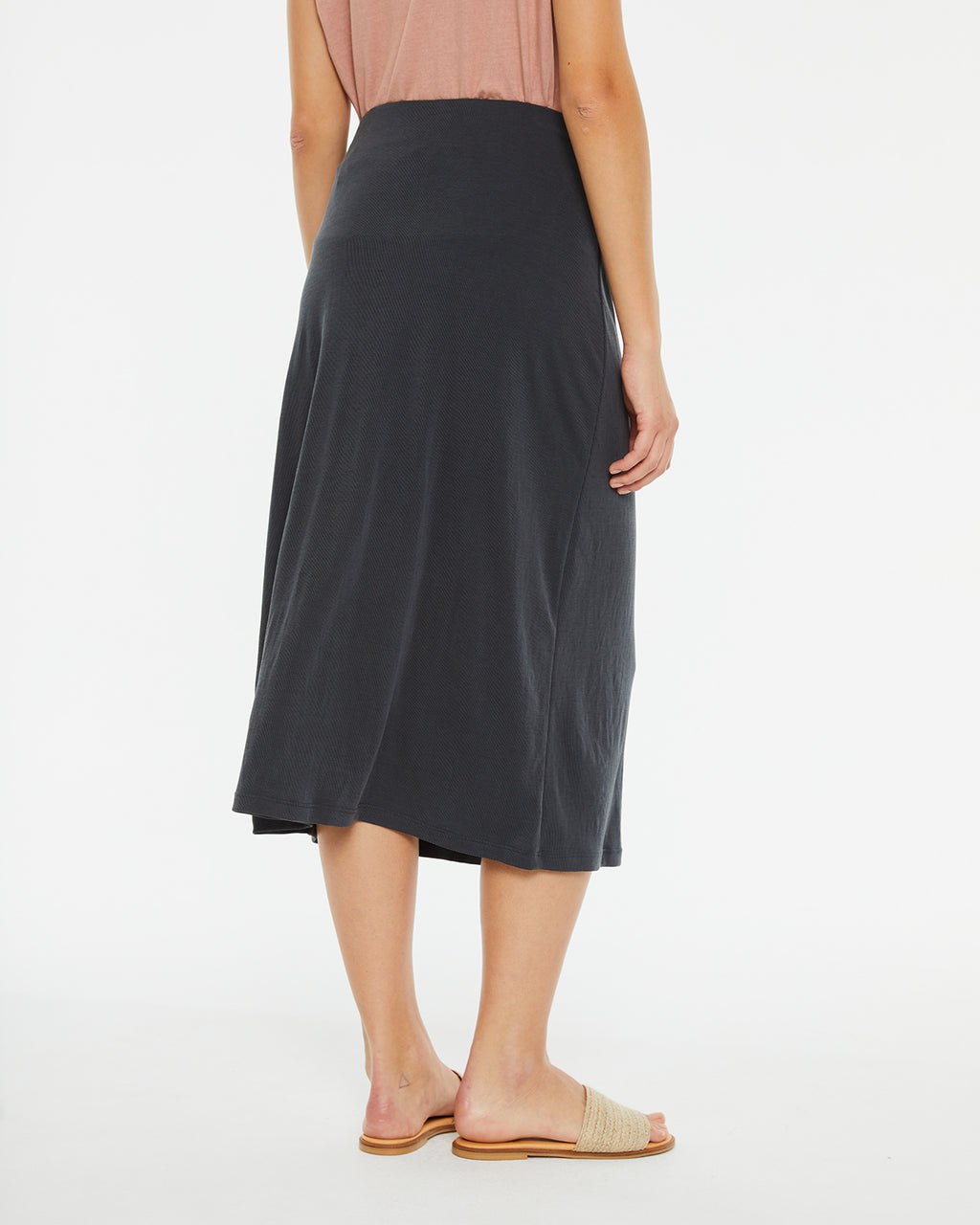 Midi skirt with central buttons on the front