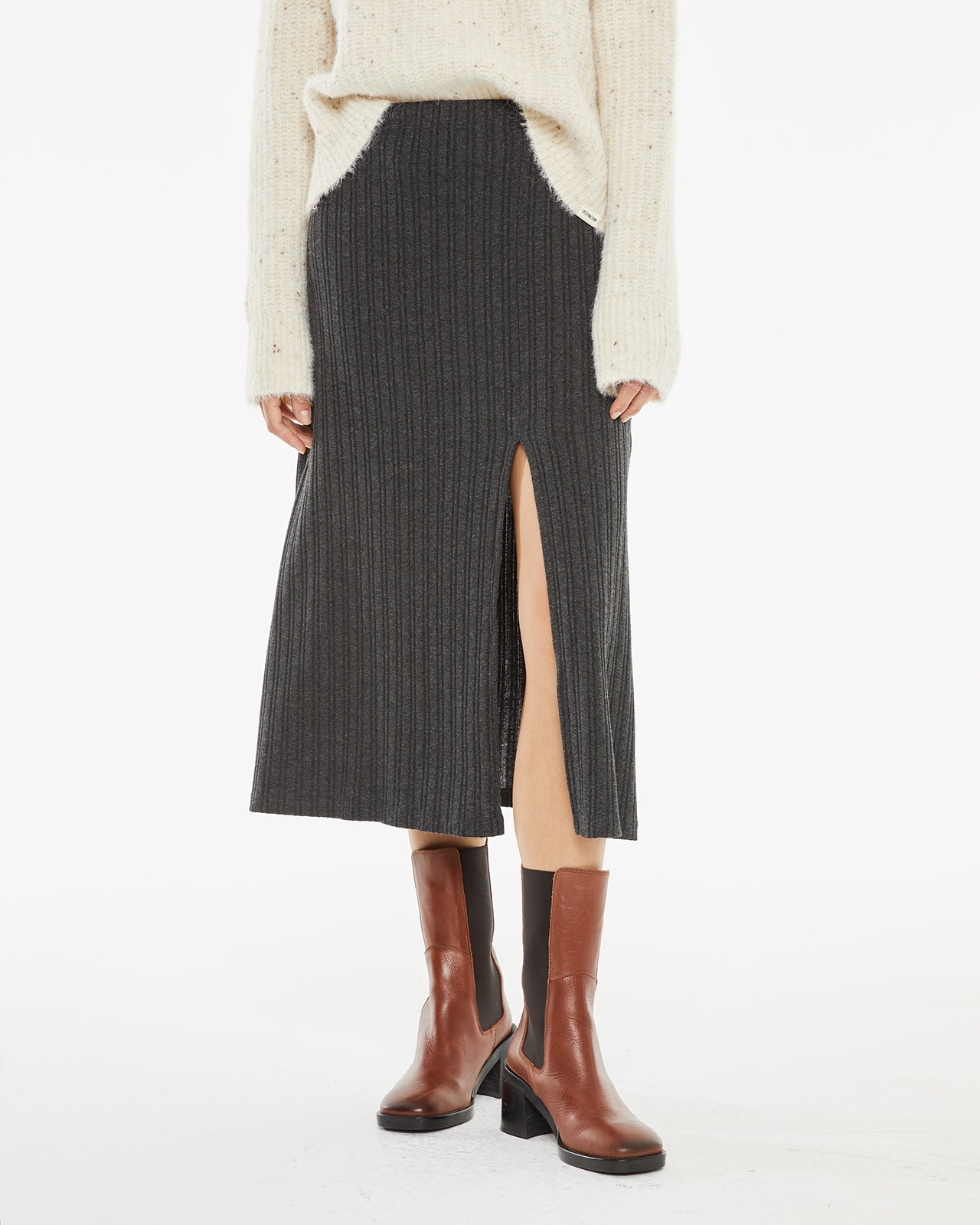 Ribbed midi skirt with side opening