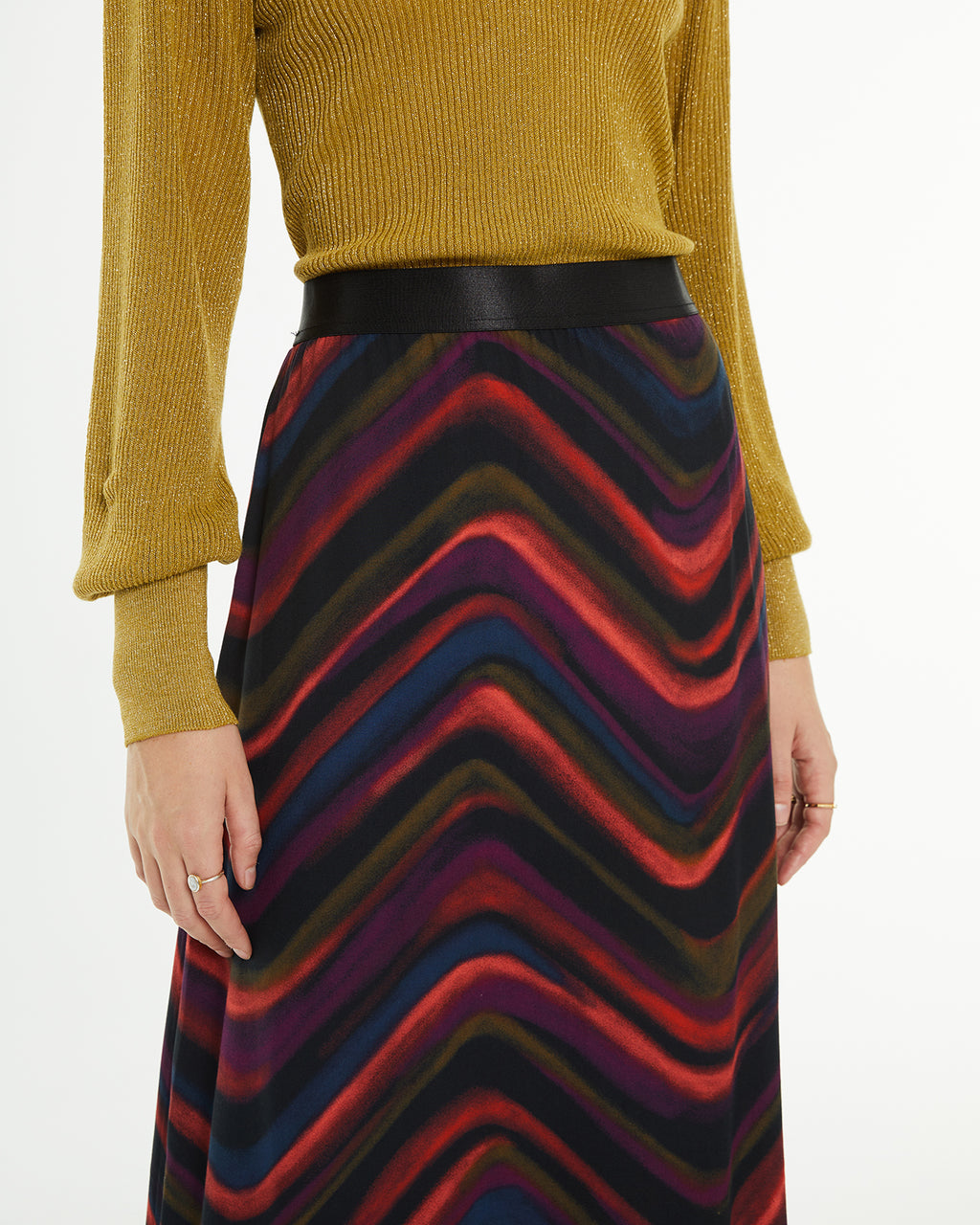 Multicolor wave print midi skirt