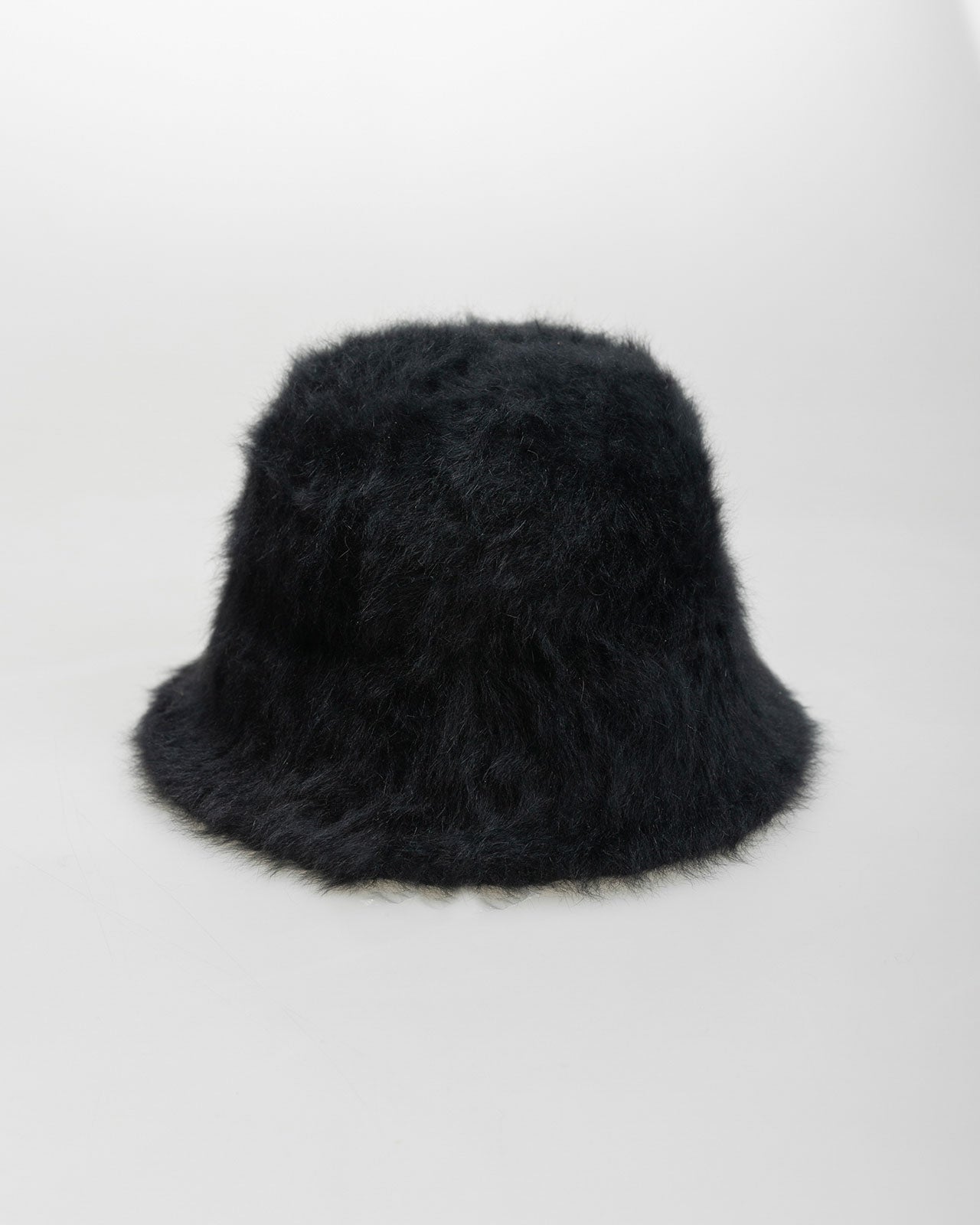 Gorro de pelo negro