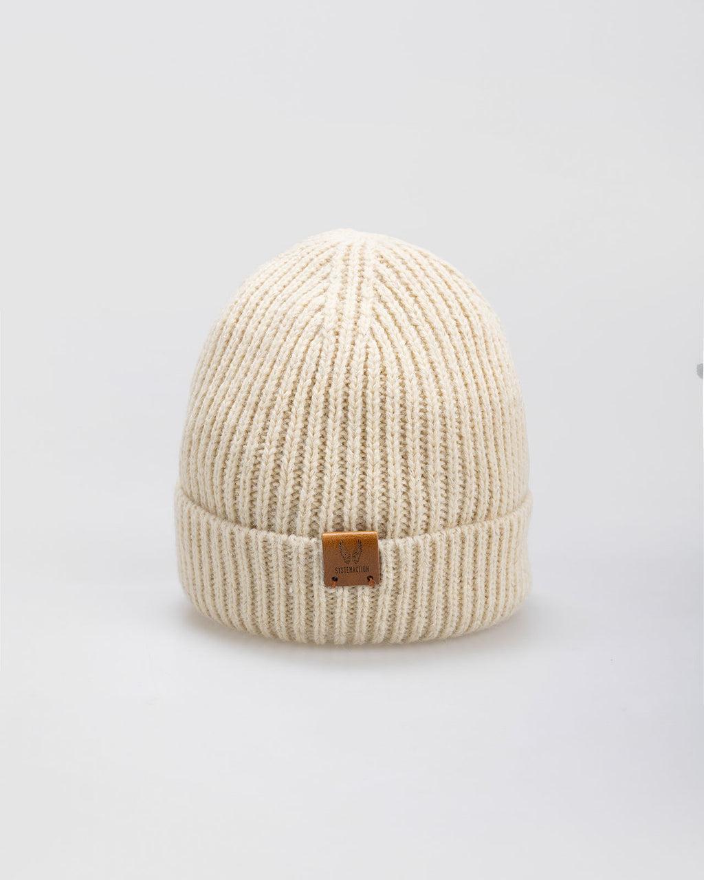 Knitted hat with aranés finish turned back