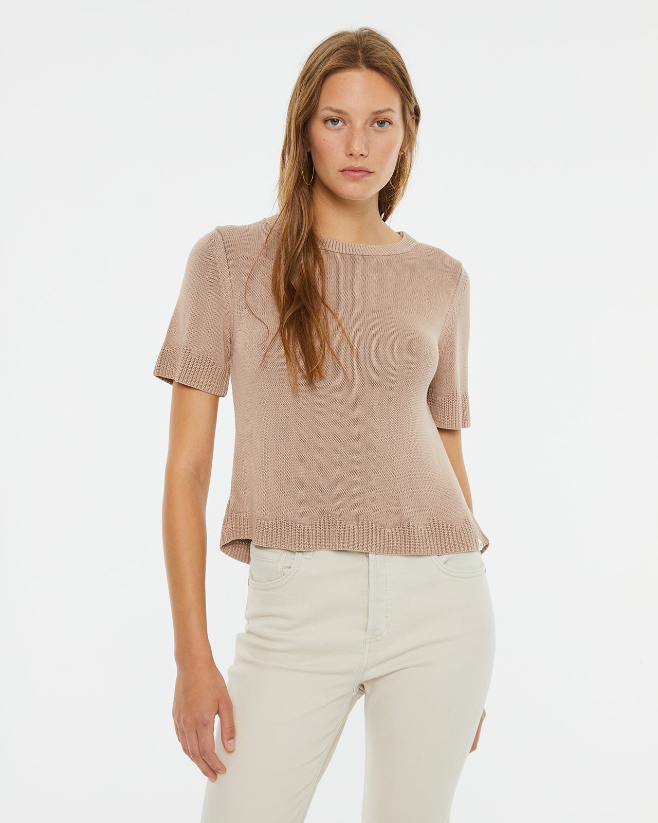 Short-sleeved cropped sweater with asymmetric hem detail