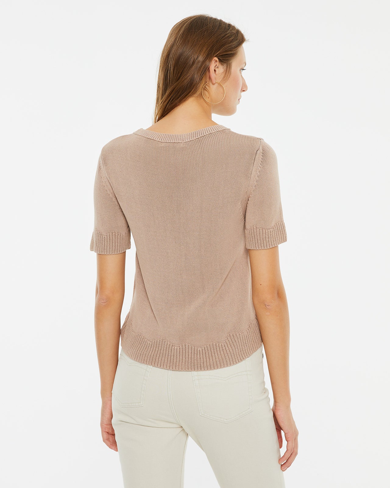 Short-sleeved cropped sweater with asymmetric hem detail