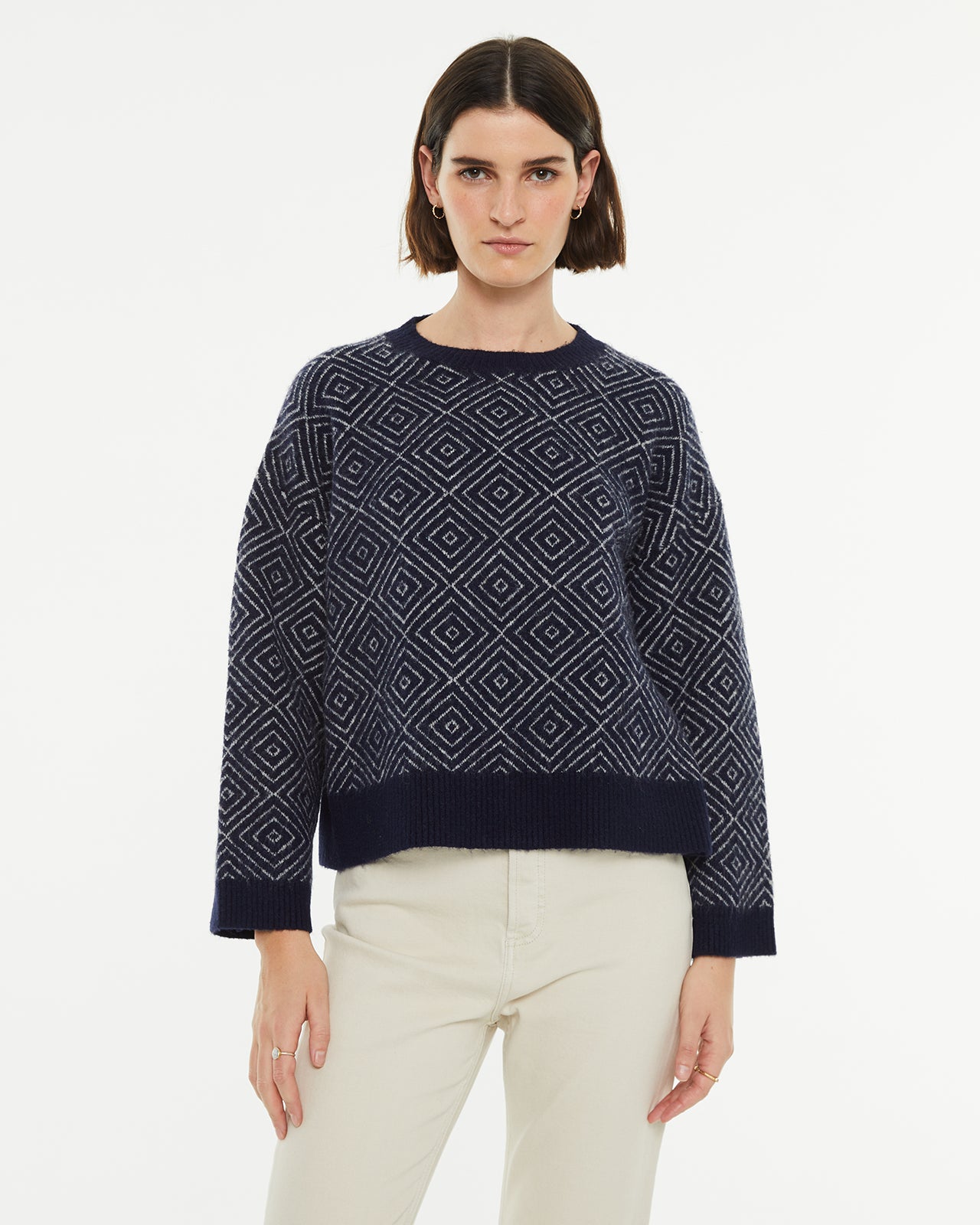 Two-tone diamond jacquard crew neck sweater