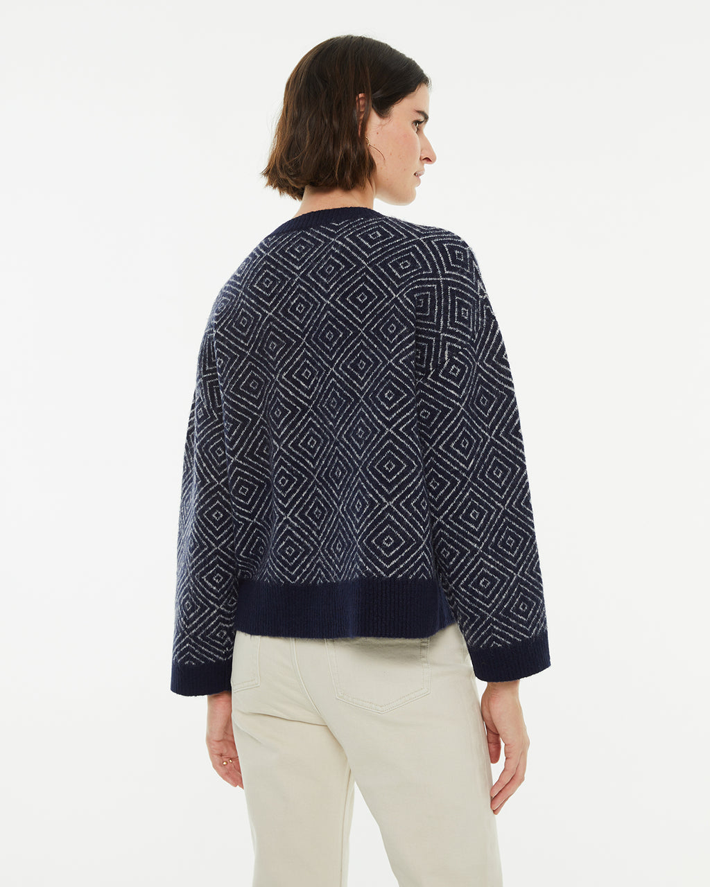 Two-tone diamond jacquard crew neck sweater