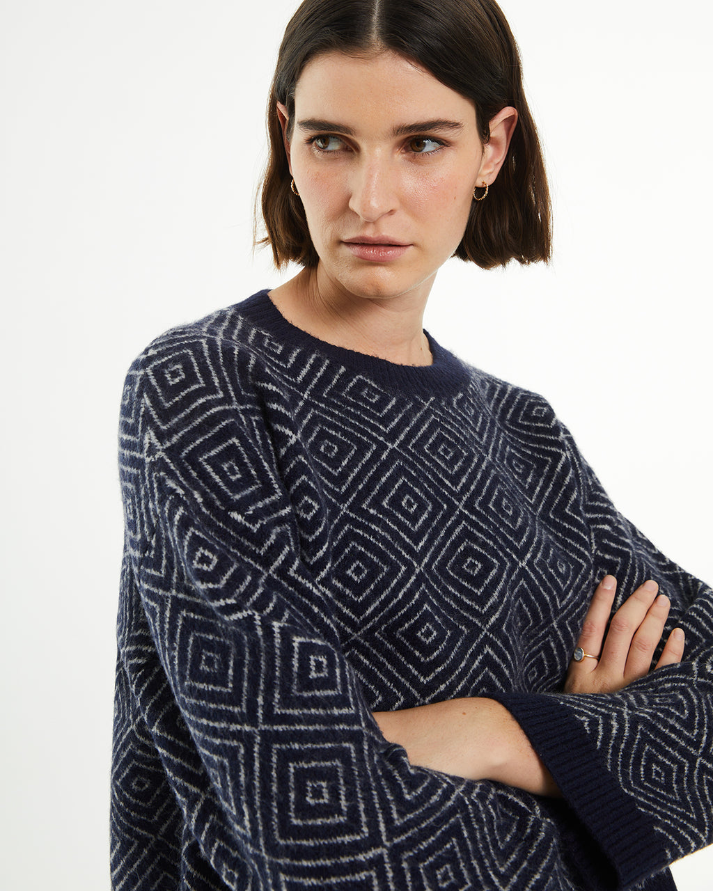 Two-tone diamond jacquard crew neck sweater