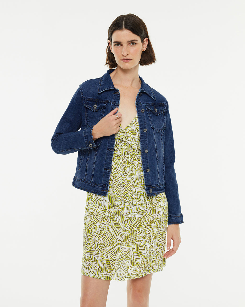 Short long-sleeved denim jacket