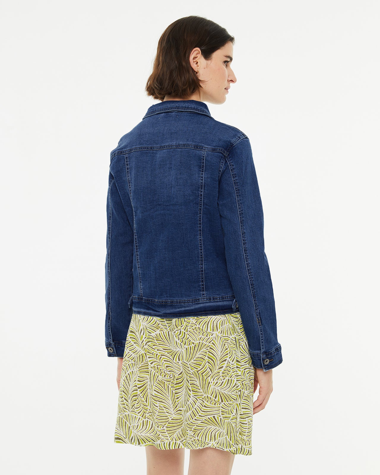 Short long-sleeved denim jacket