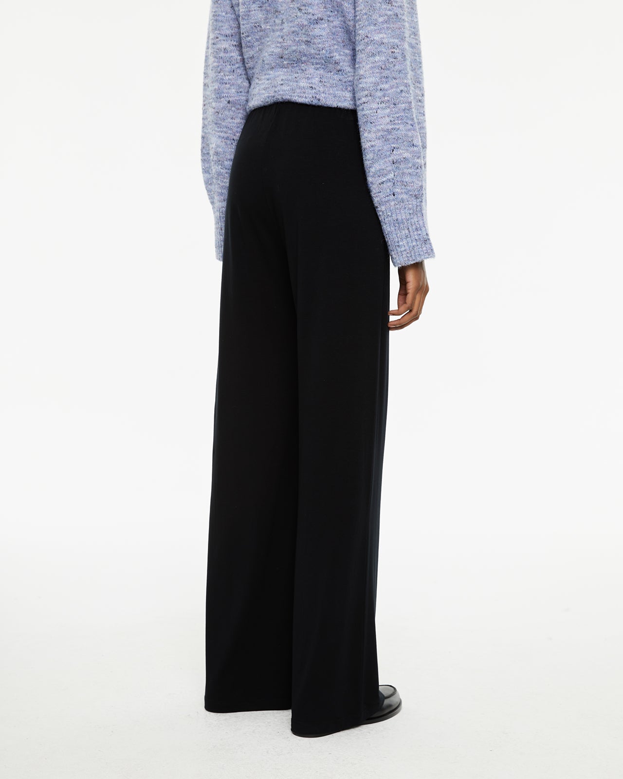 Basic flared elastic trousers with elastic waistband