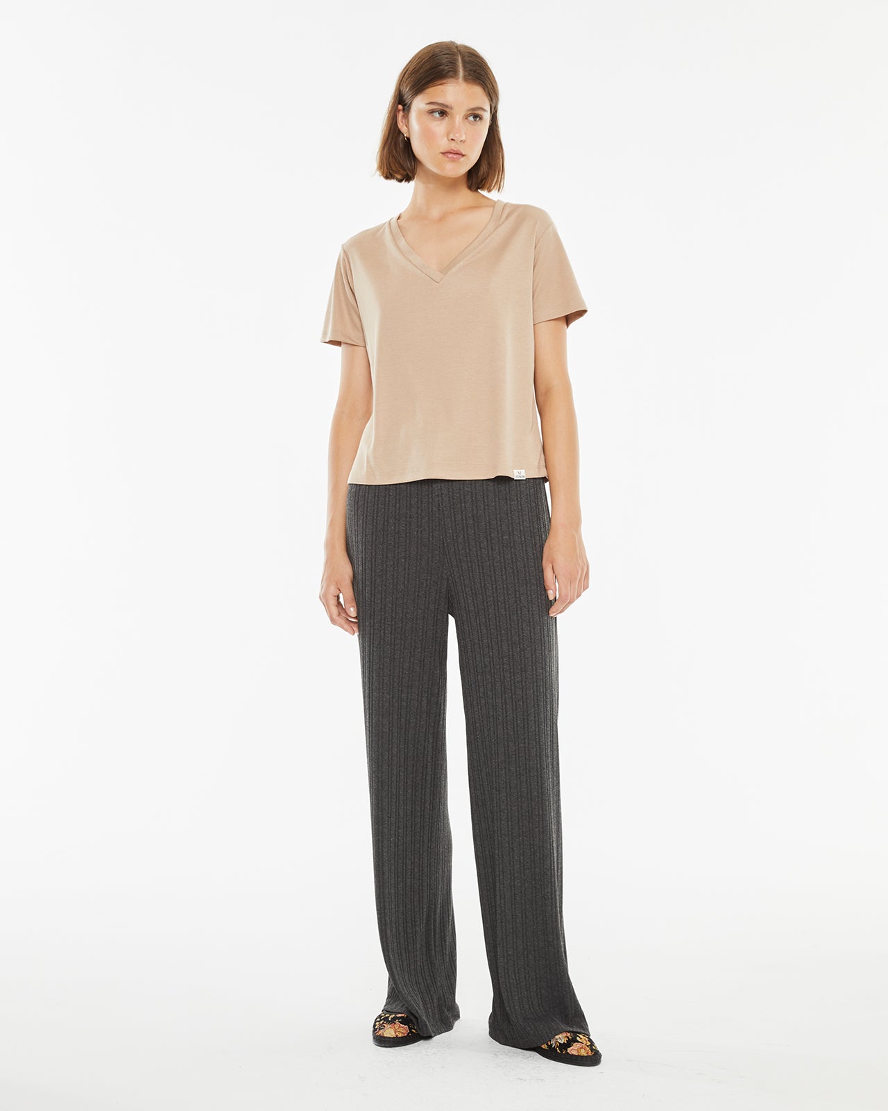 Straight ribbed trousers with elastic waistband