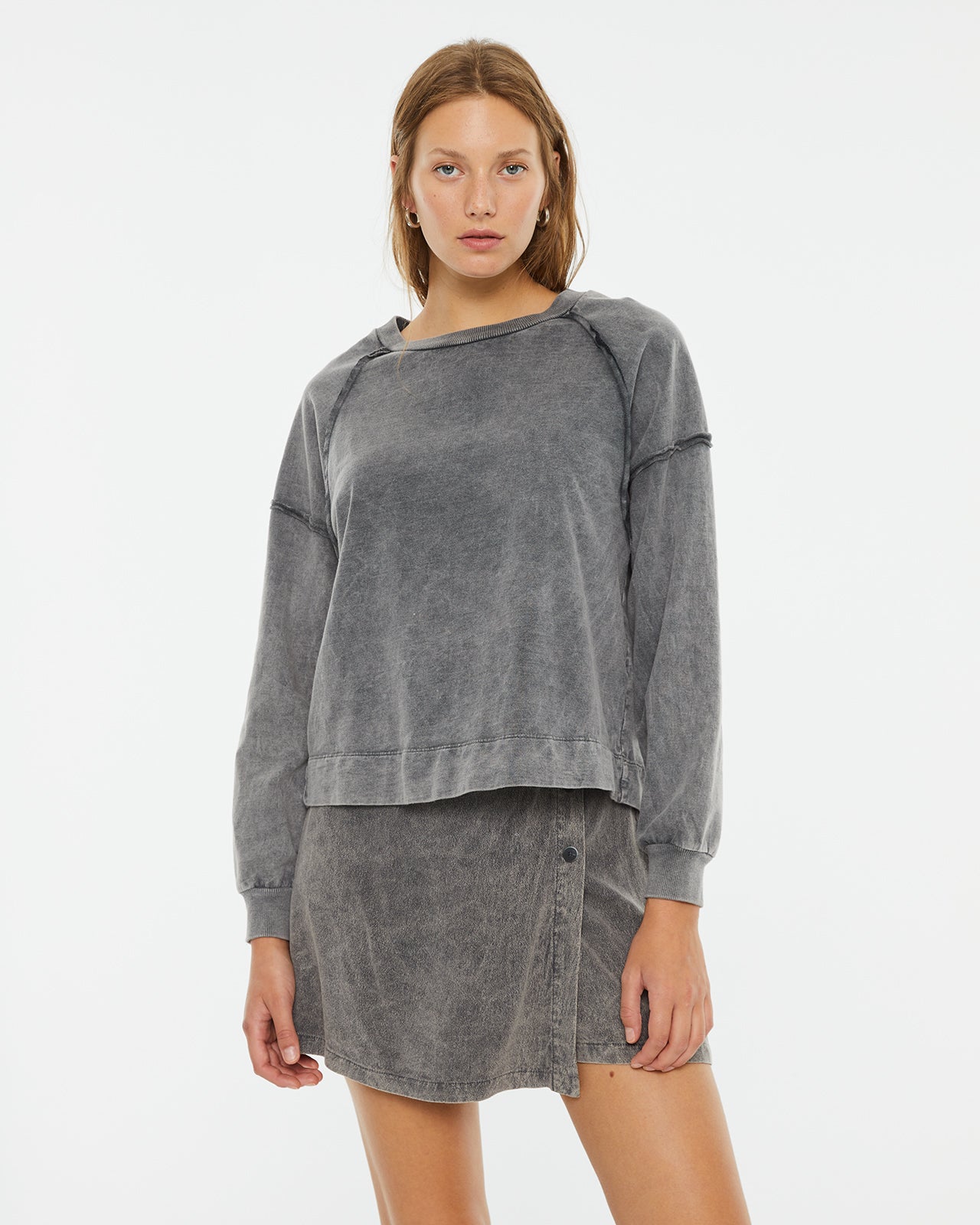 Oversized puff sleeve sweatshirt worn gray dye