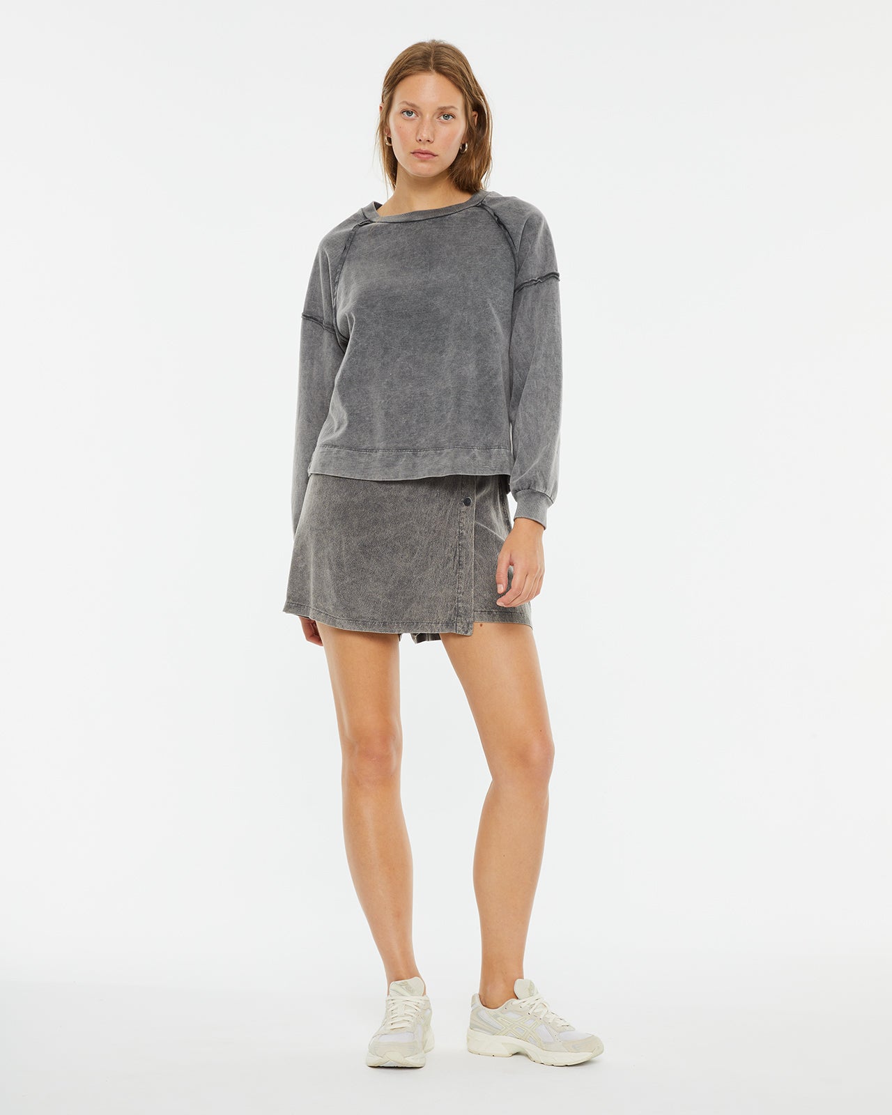 Oversized puff sleeve sweatshirt worn gray dye