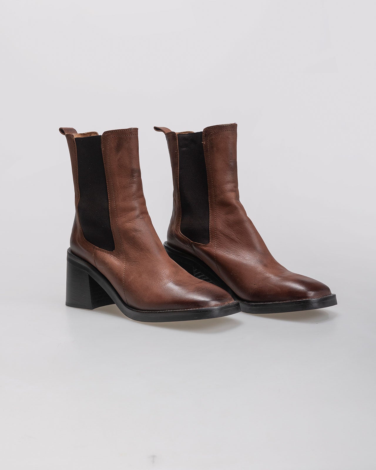 Mid-calf heel boot