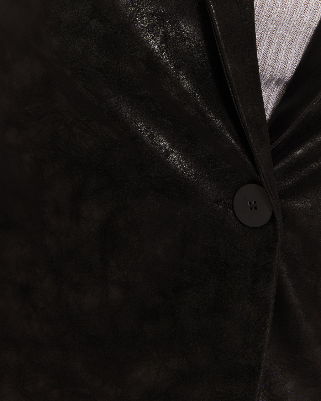 Americana con solapa y cierre con botón