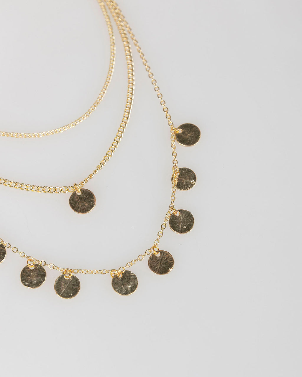 Collar doble con abalorios dorados