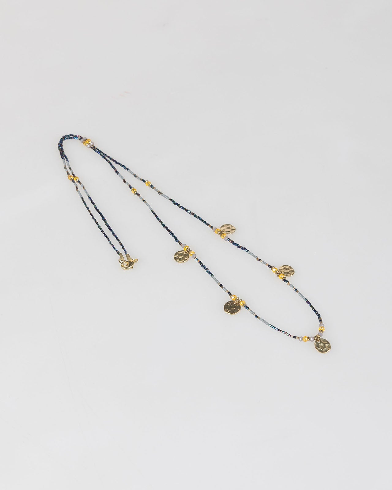 Long necklace with golden beads