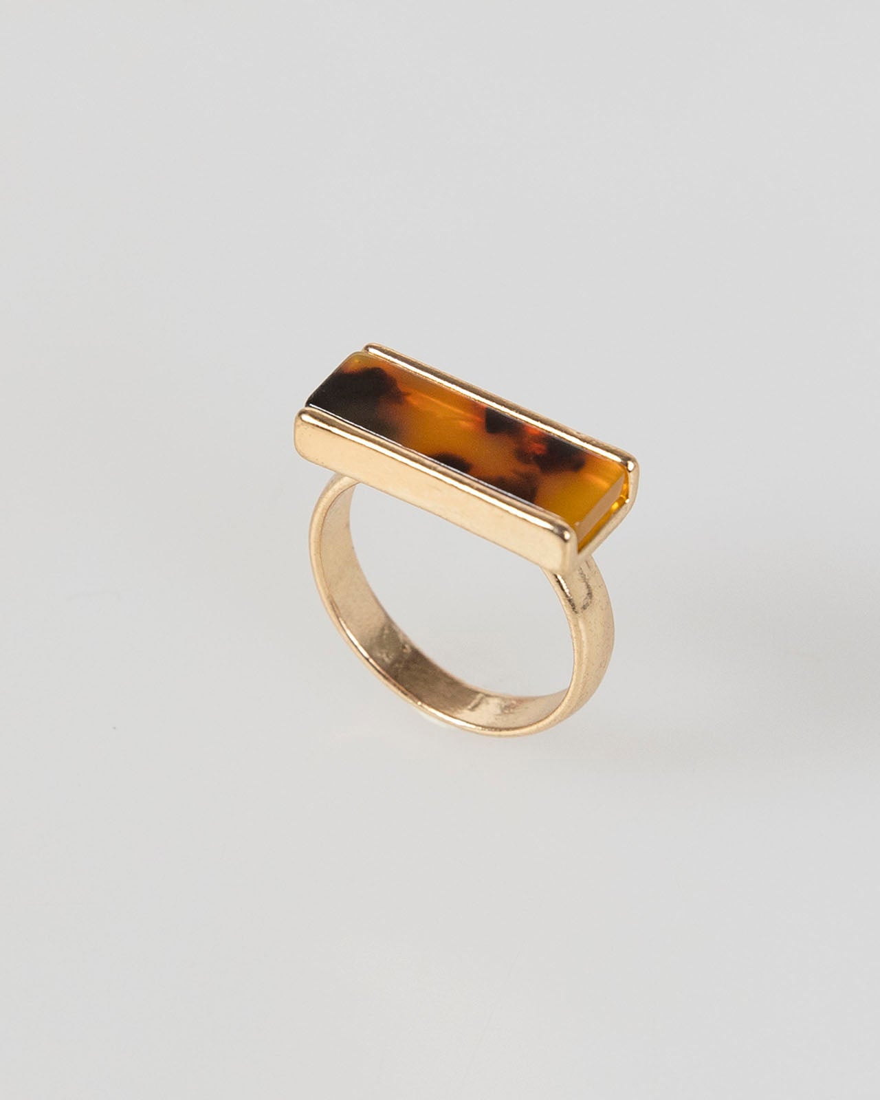 Rigid ring with stone