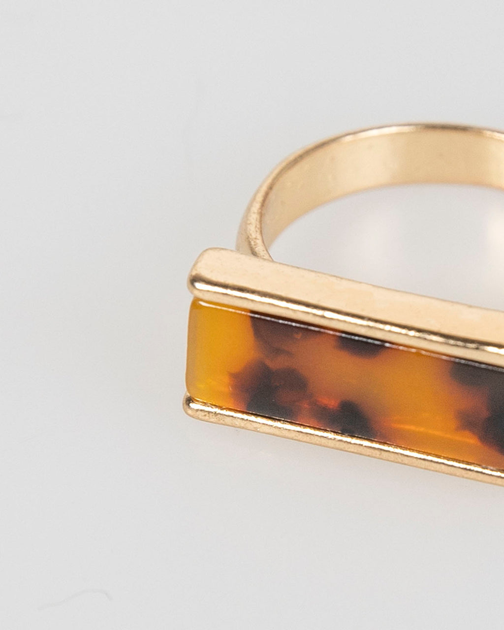 Anillo rígido con piedra