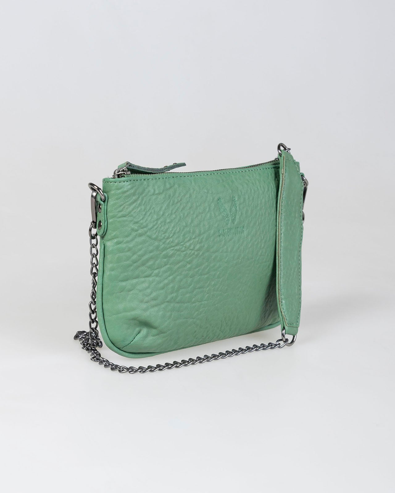 Petit sac en cuir avec chaîne en métal