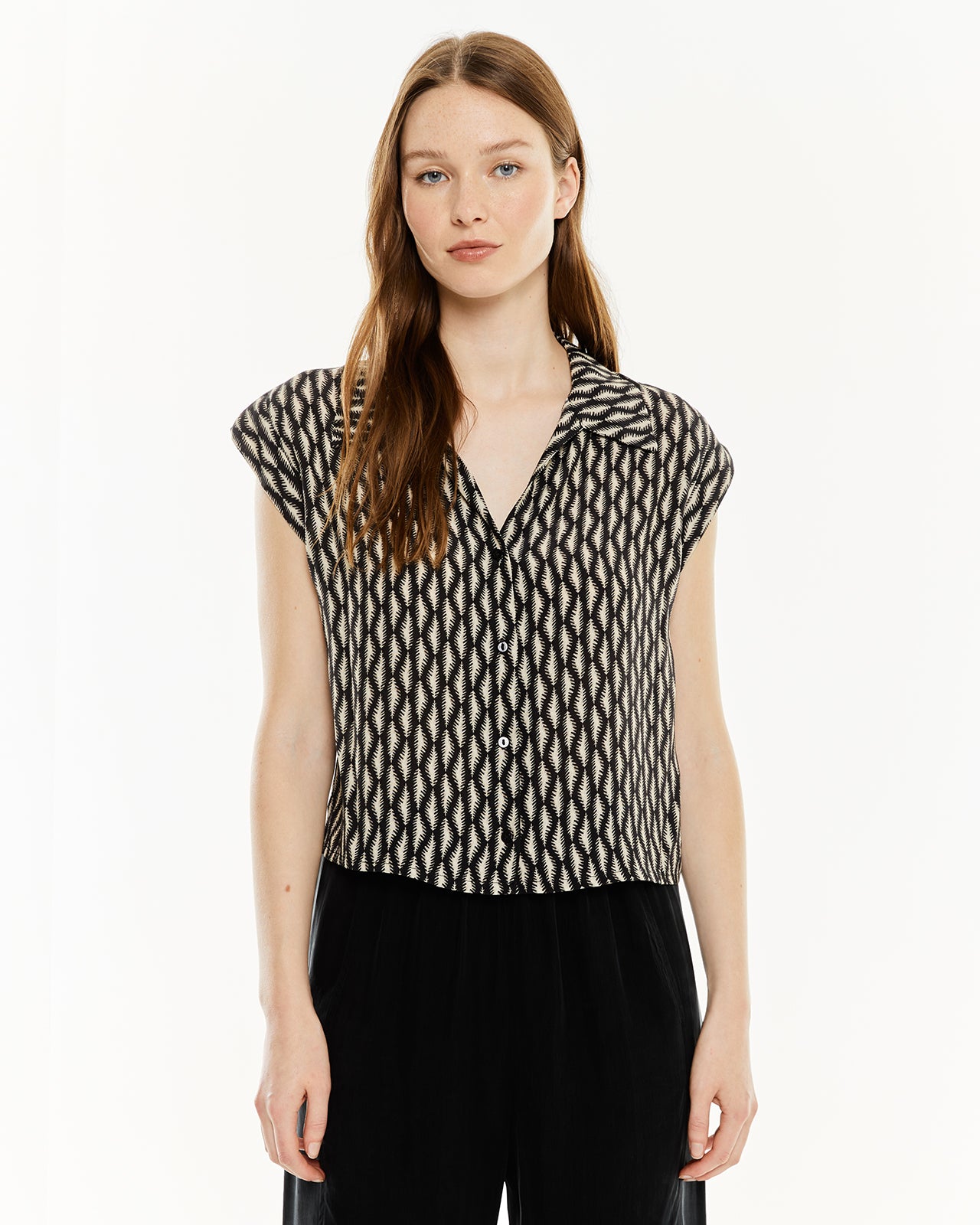 Camisa estampada cuello camisero