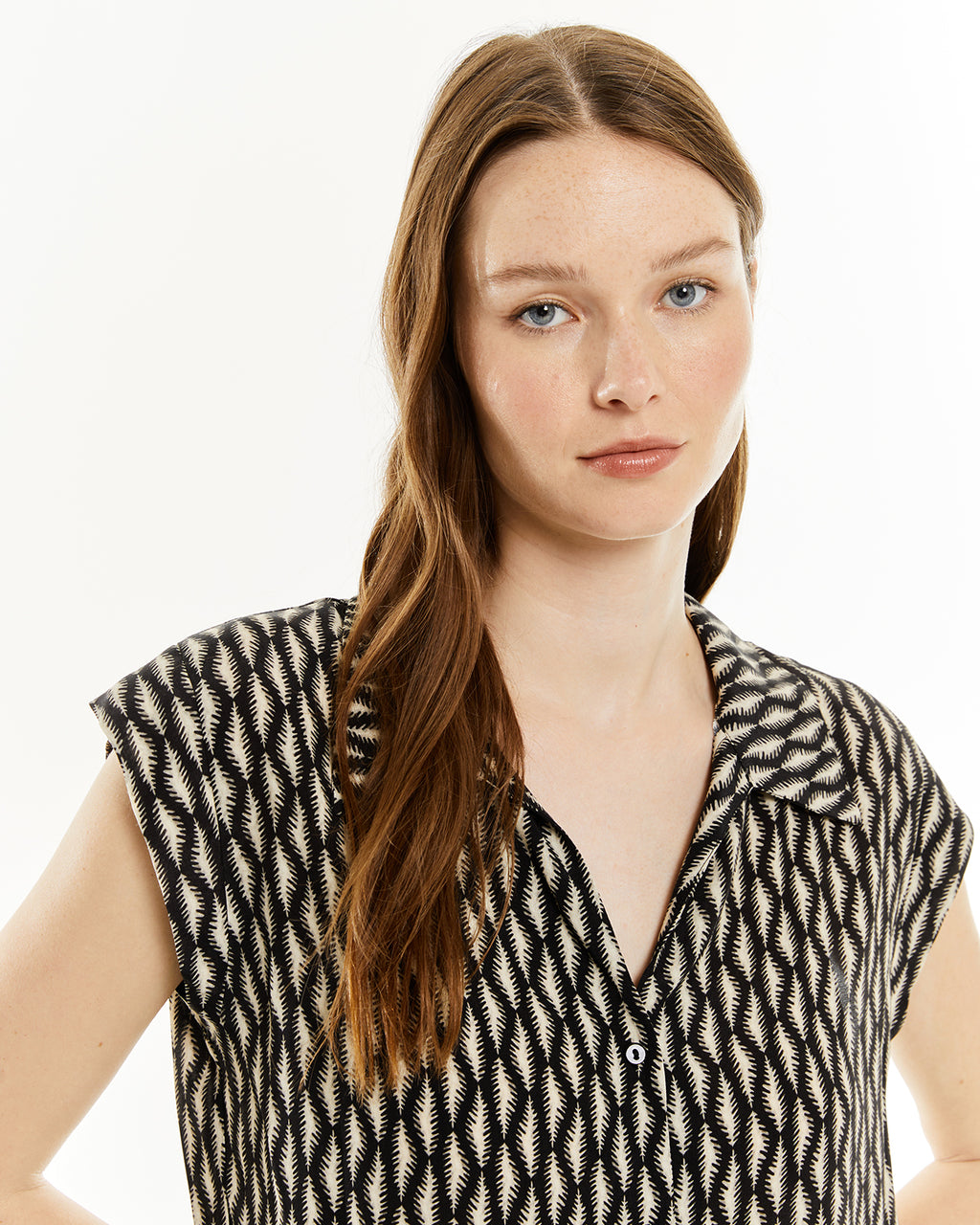 Camisa estampada cuello camisero