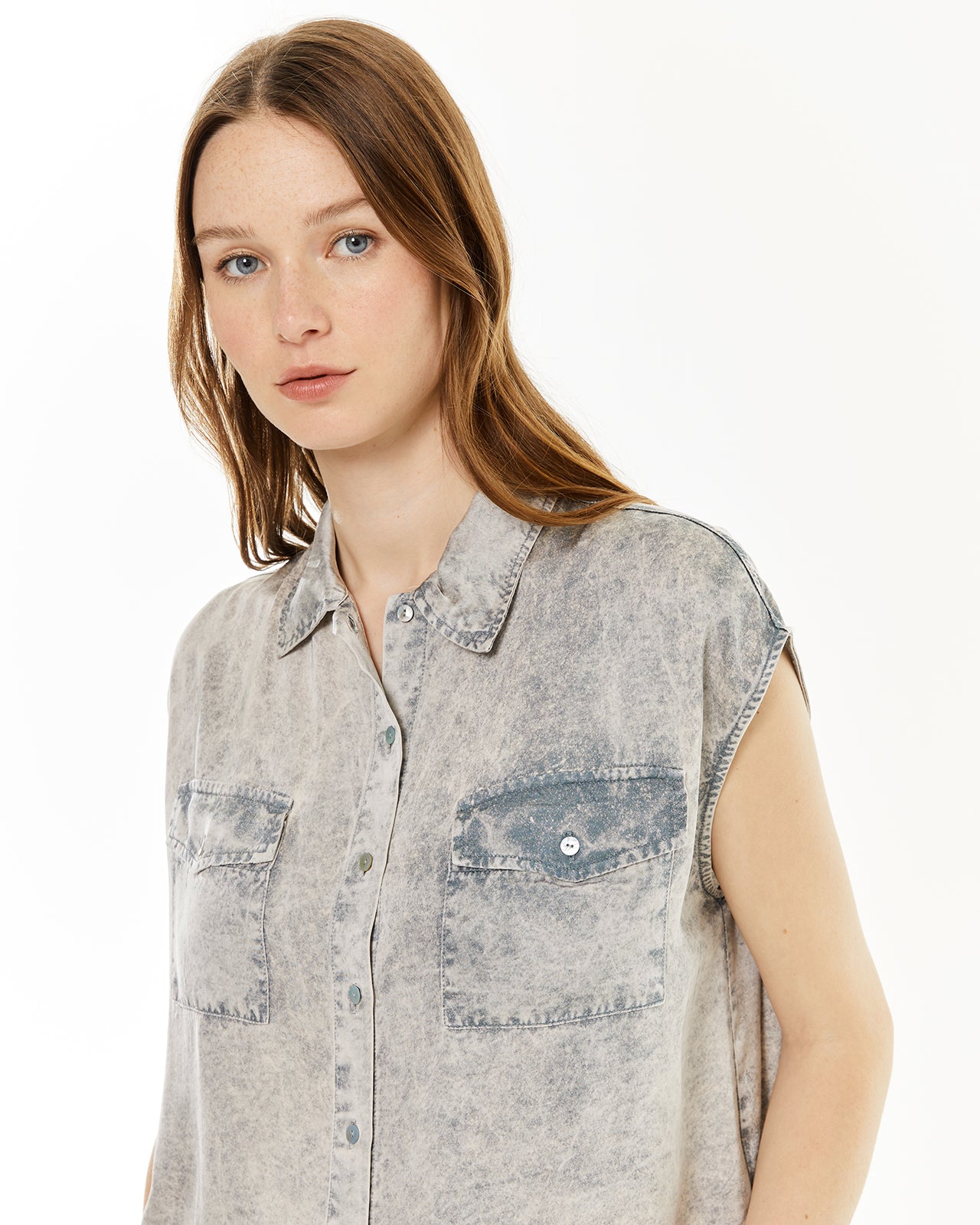 Shirt with worn effect pockets