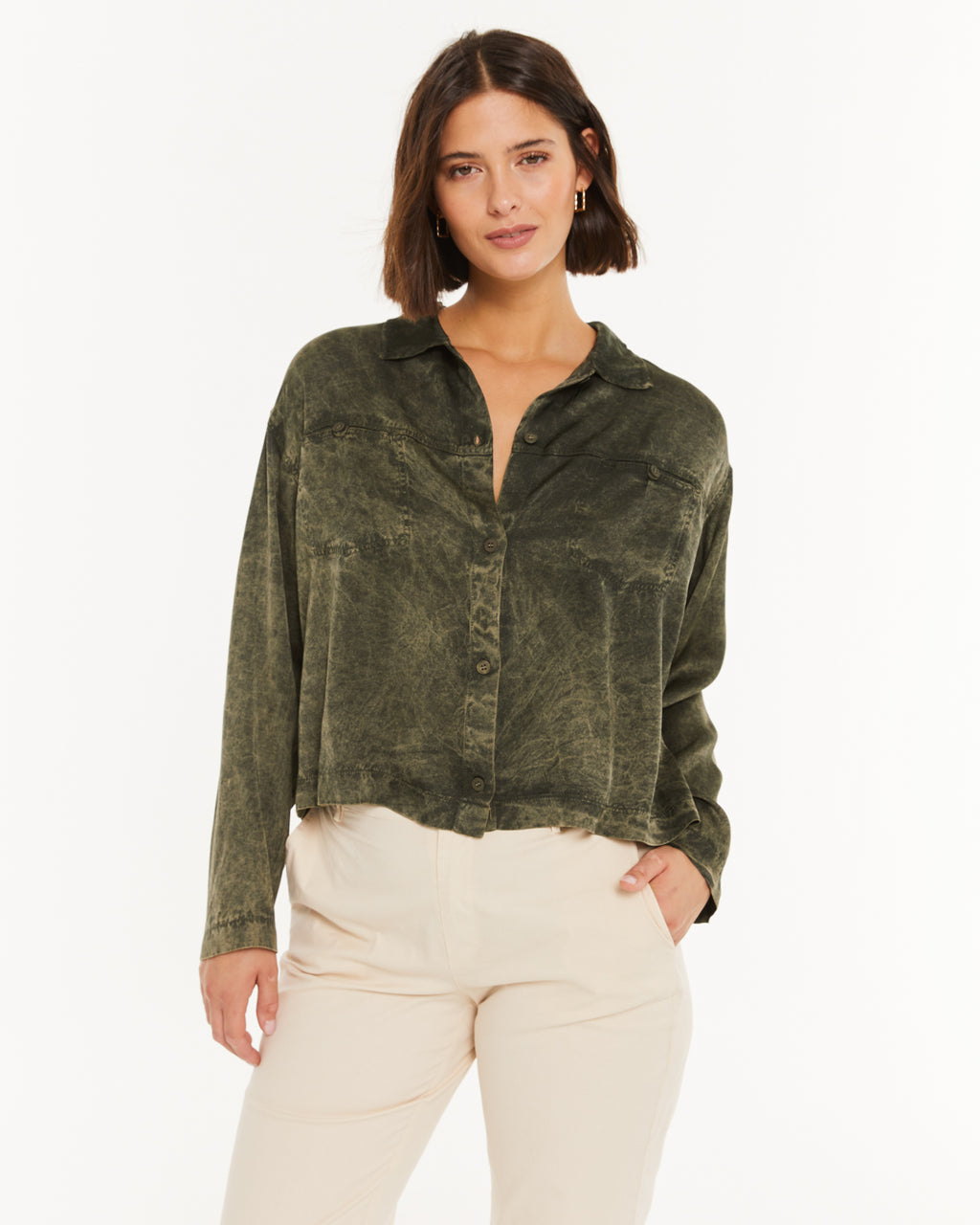 Camisa con bolsillos delanteros