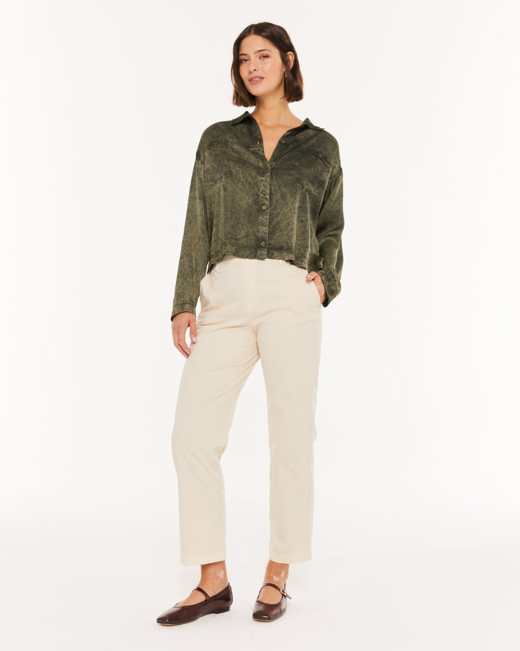 Camisa con bolsillos delanteros