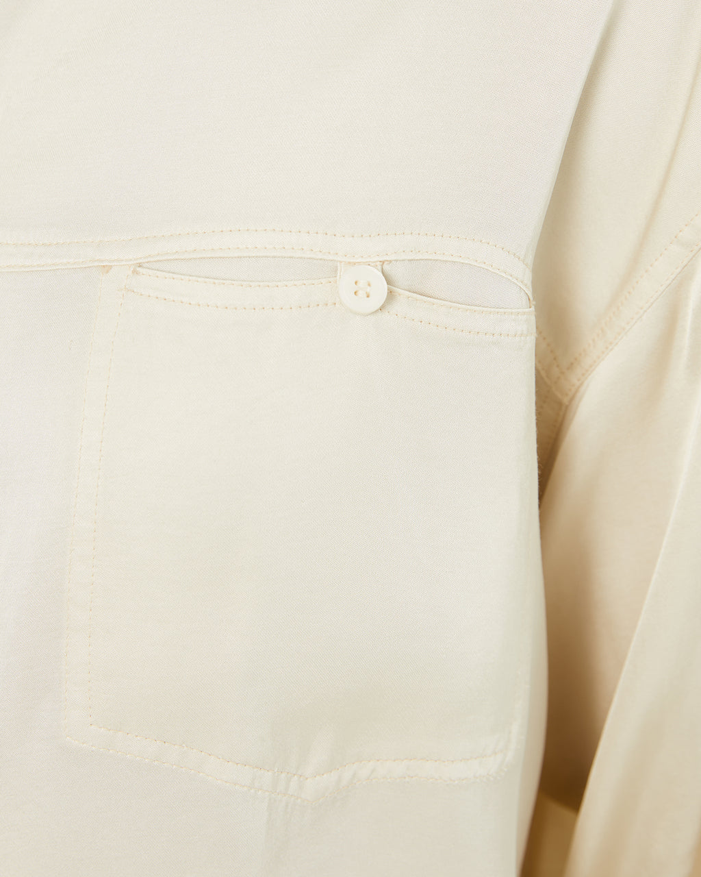 Camisa con bolsillos delanteros