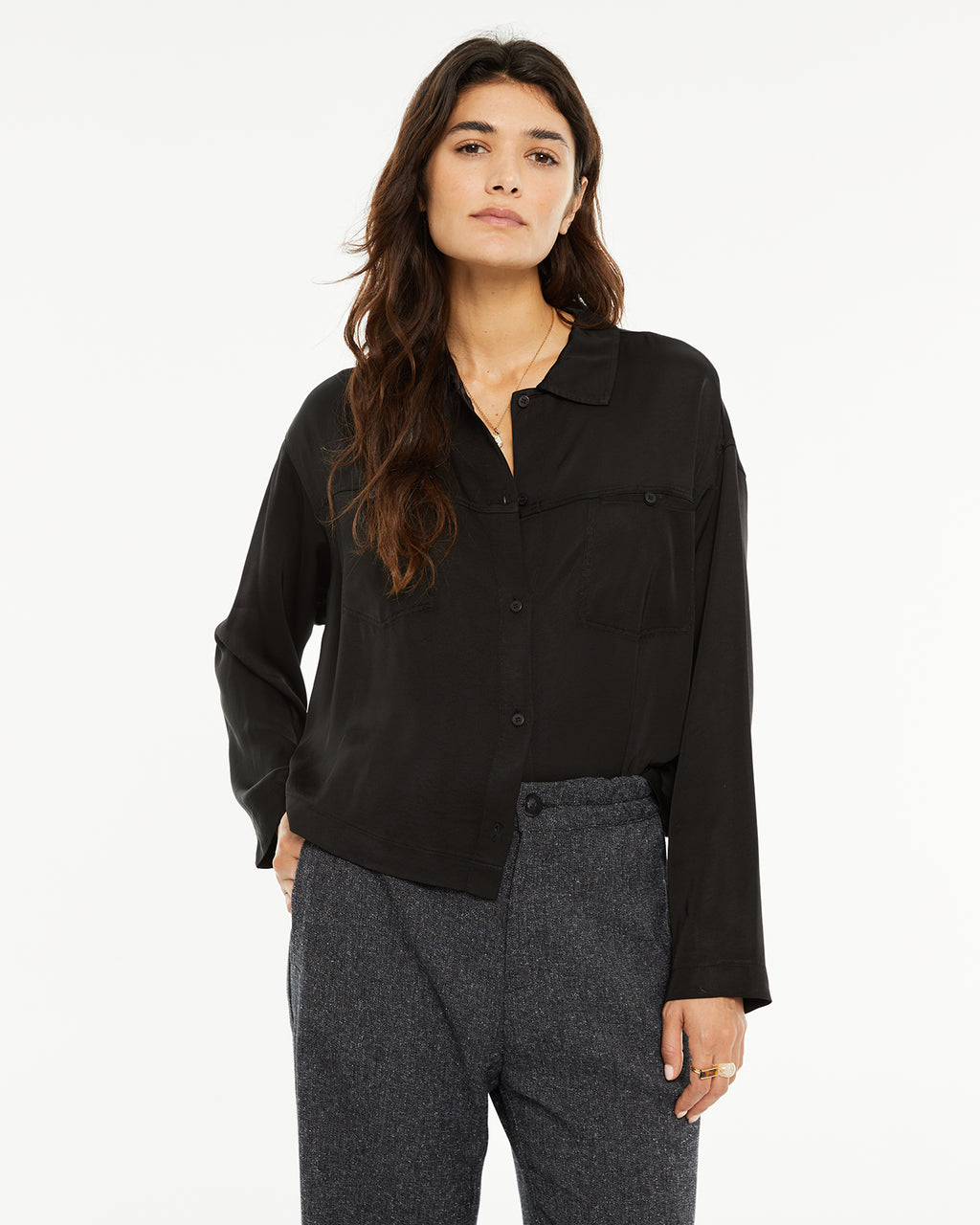 Camisa con bolsillos delanteros