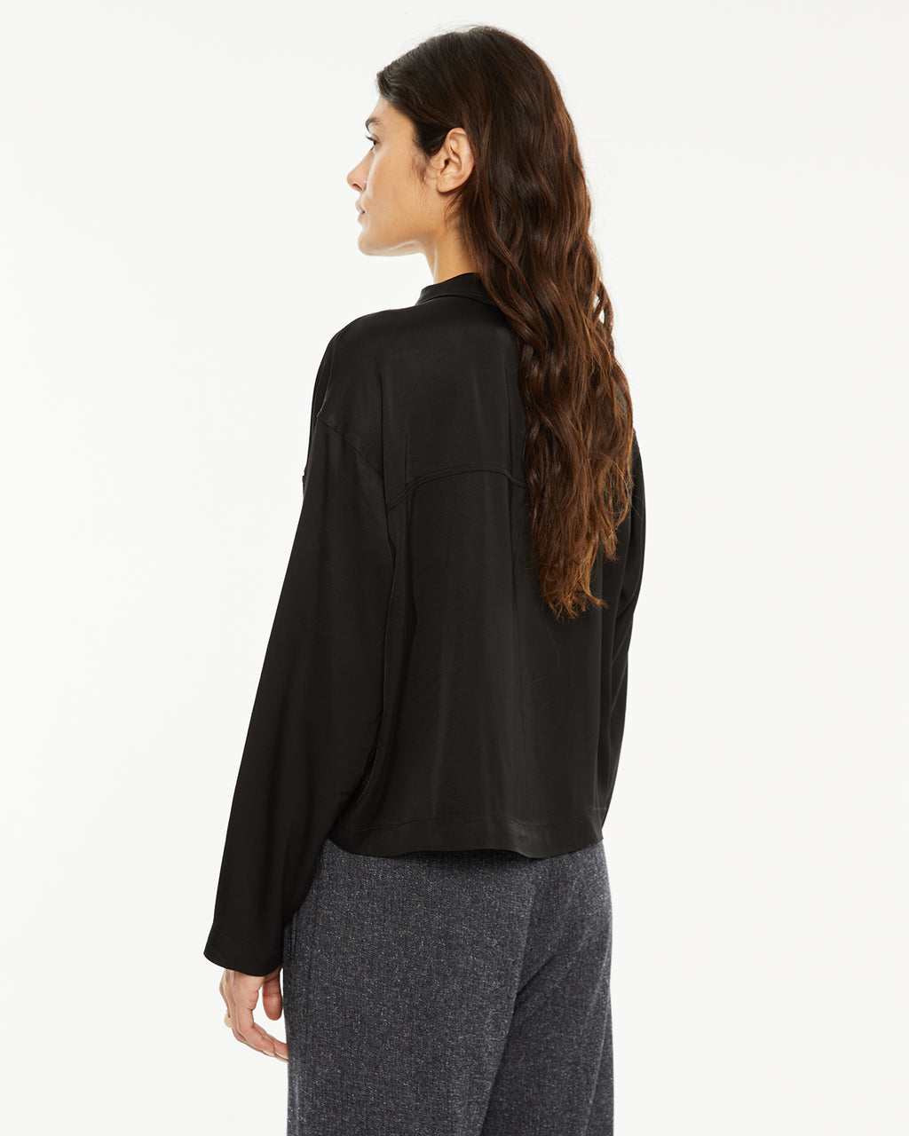 Camisa con bolsillos delanteros