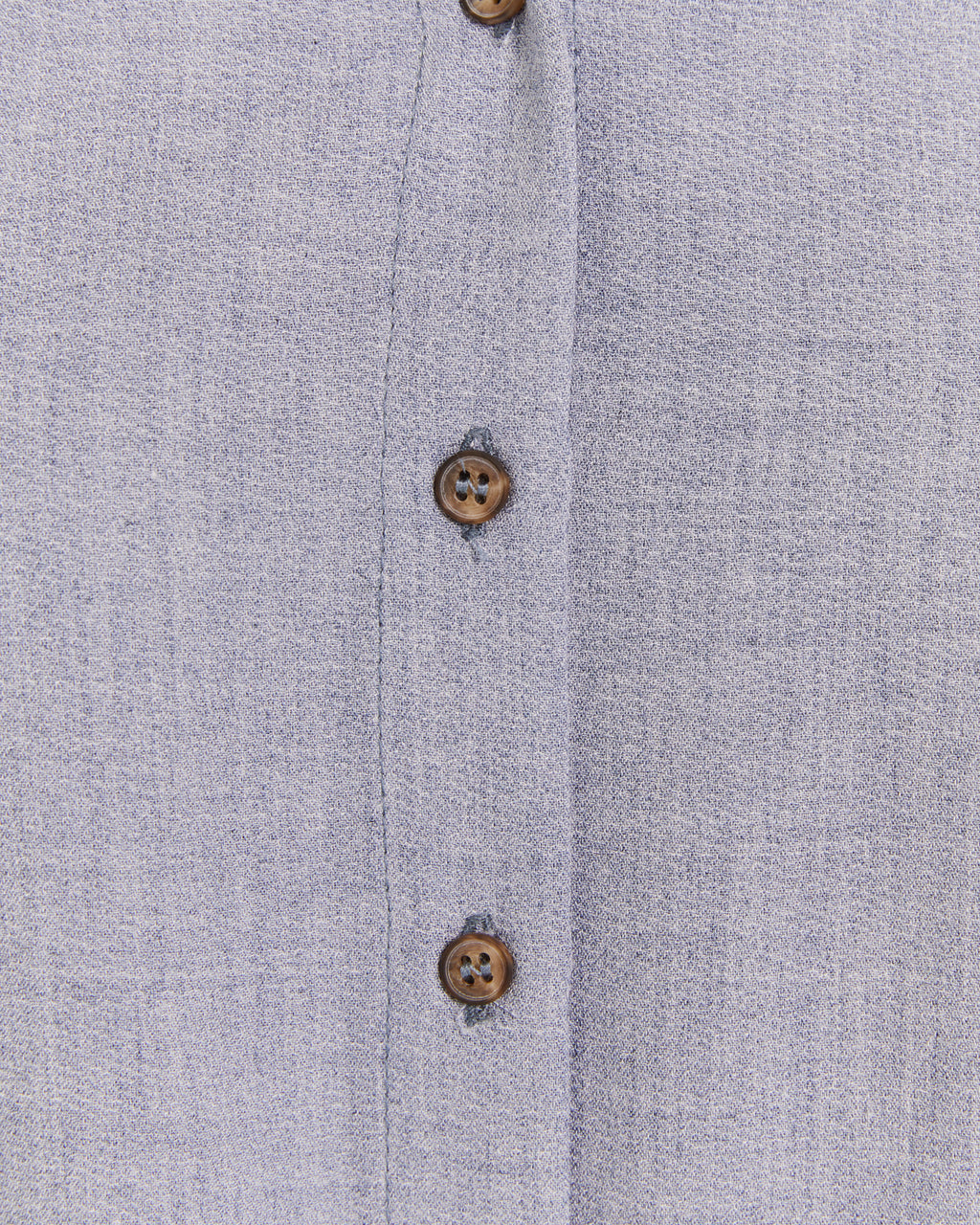 Camisa cuello camisero y hombro caído