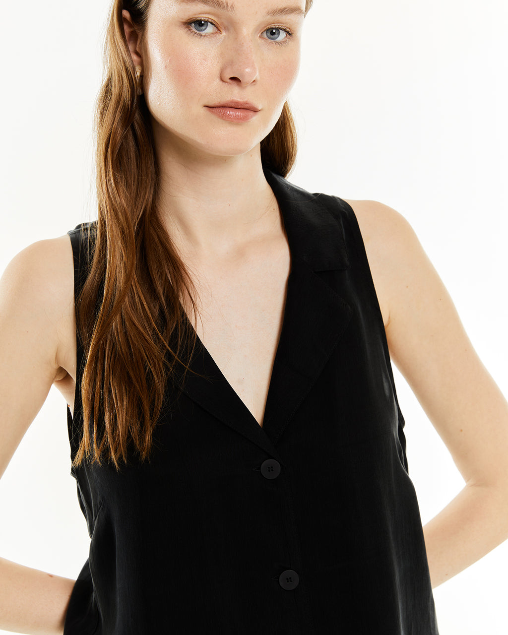 Chaleco de cupro con cuello solapa