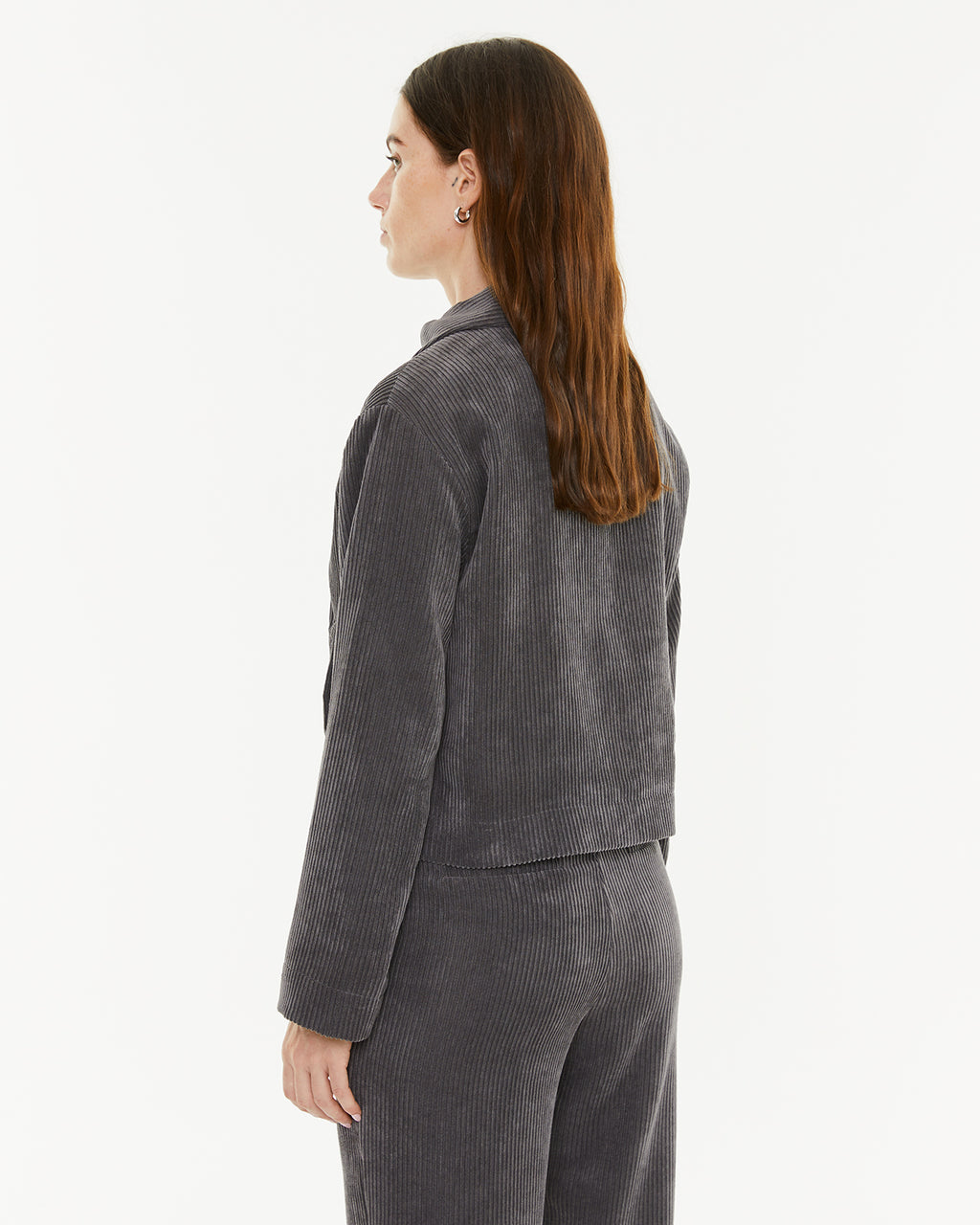 Chaqueta pana con cremallera y bolsillos