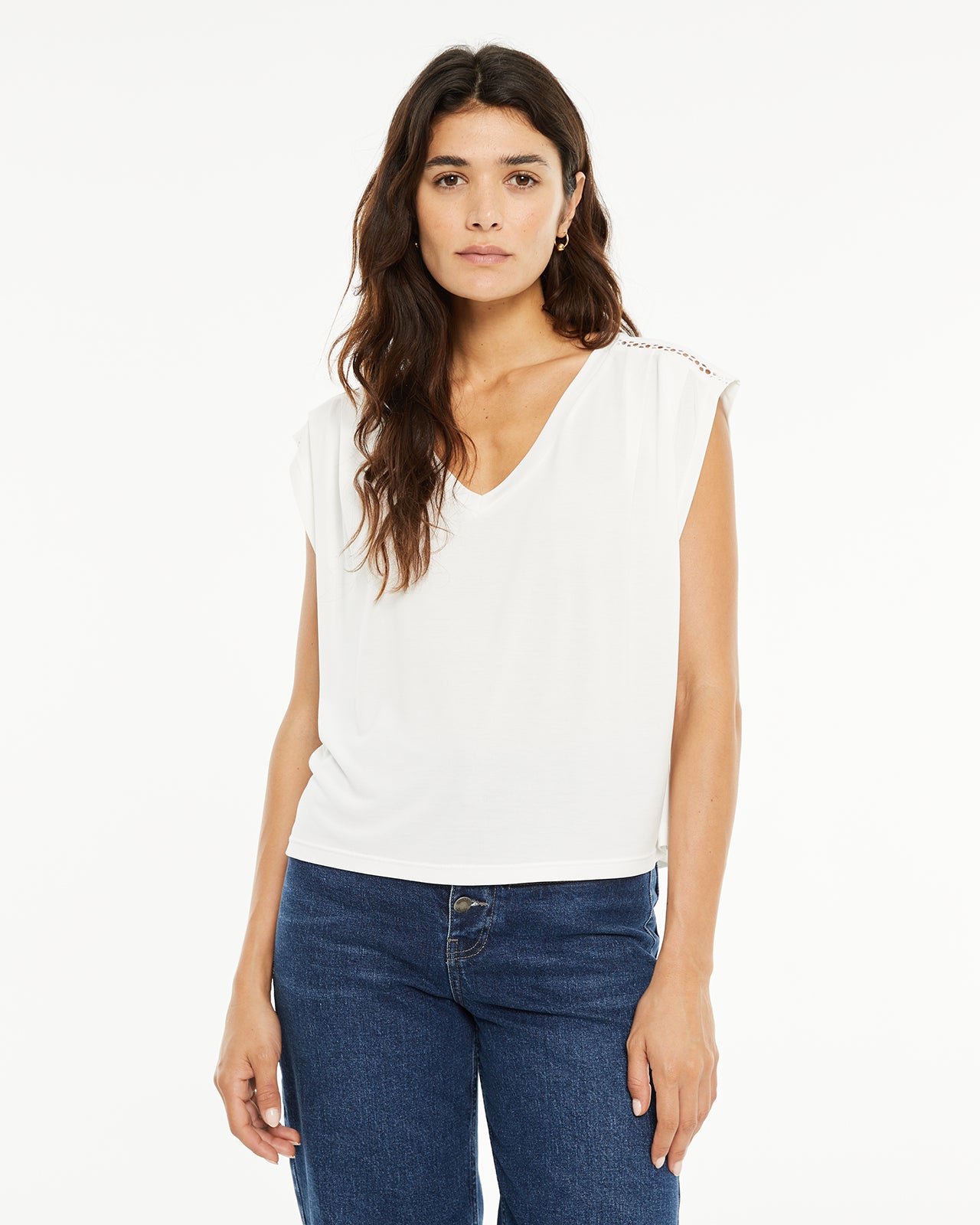 T-shirt col V avec détails enchevêtrés