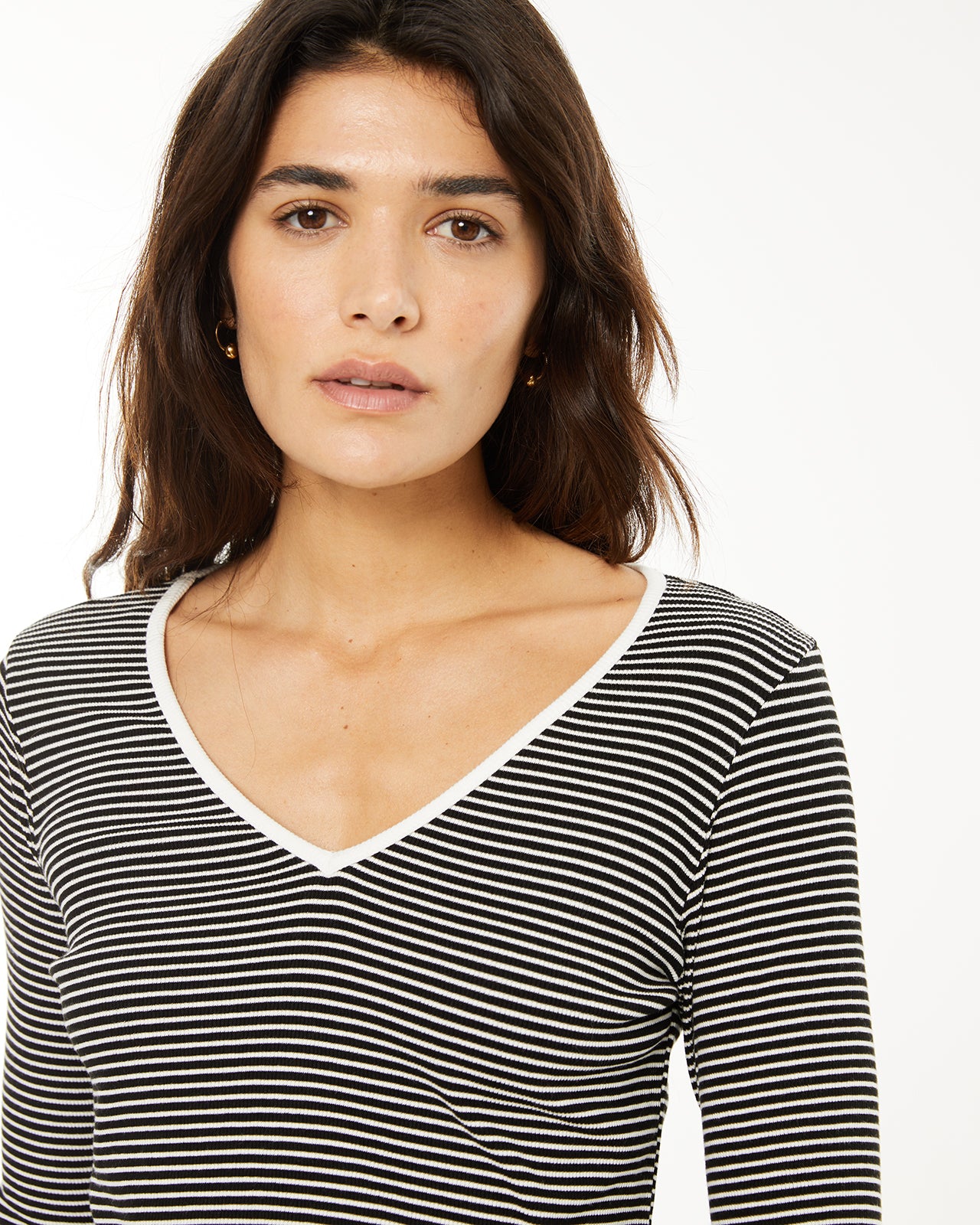 T-shirt rayé avec encolure contrastée