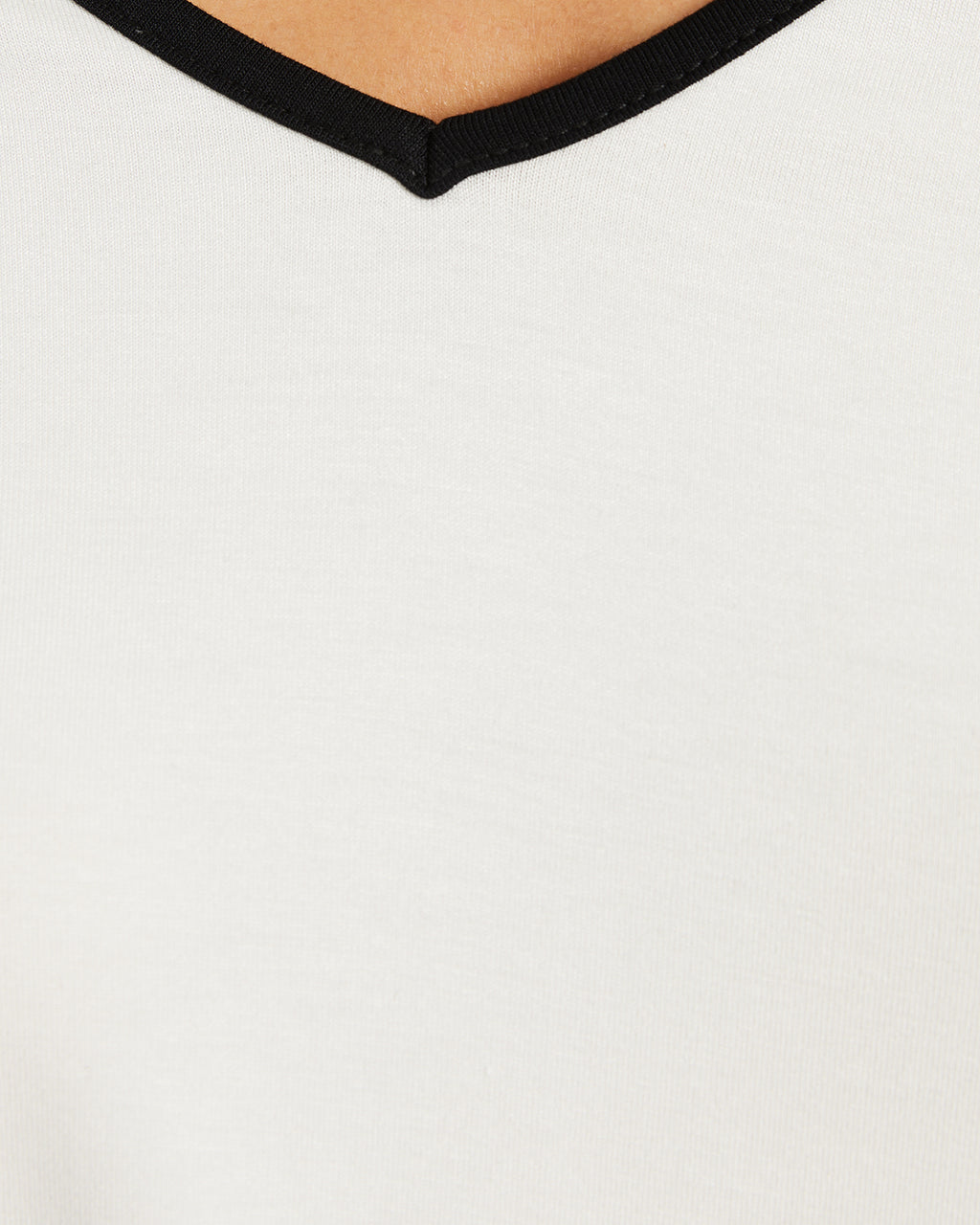 Camiseta pico contraste