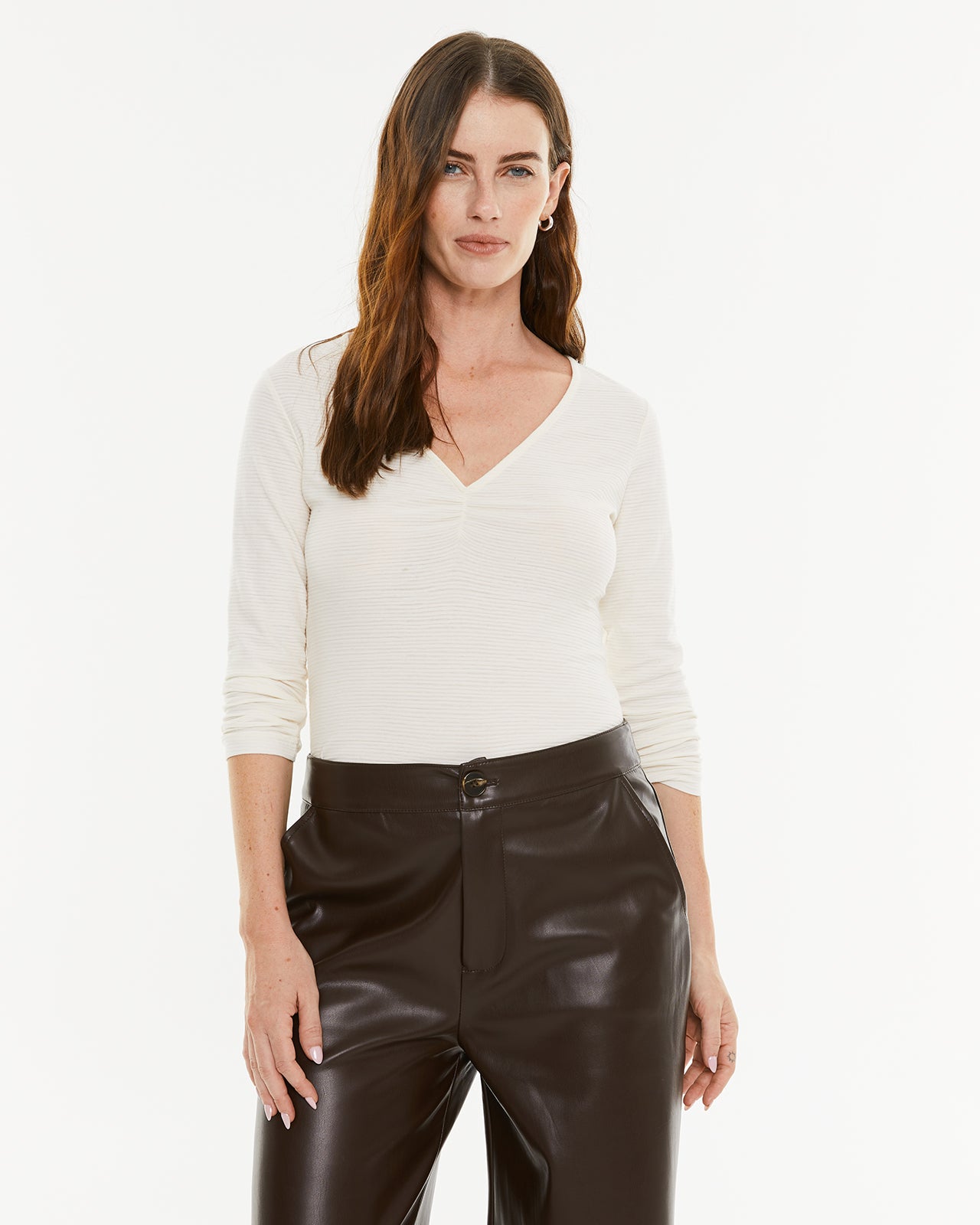 Camiseta escote pico con frunce