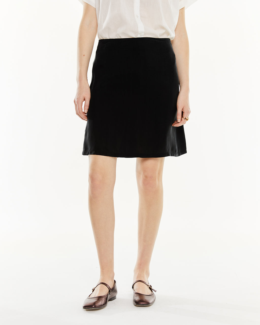 Falda corta con tejido de cupro