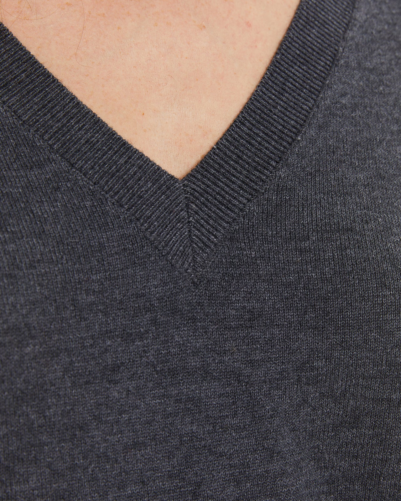 pull basique à col en V