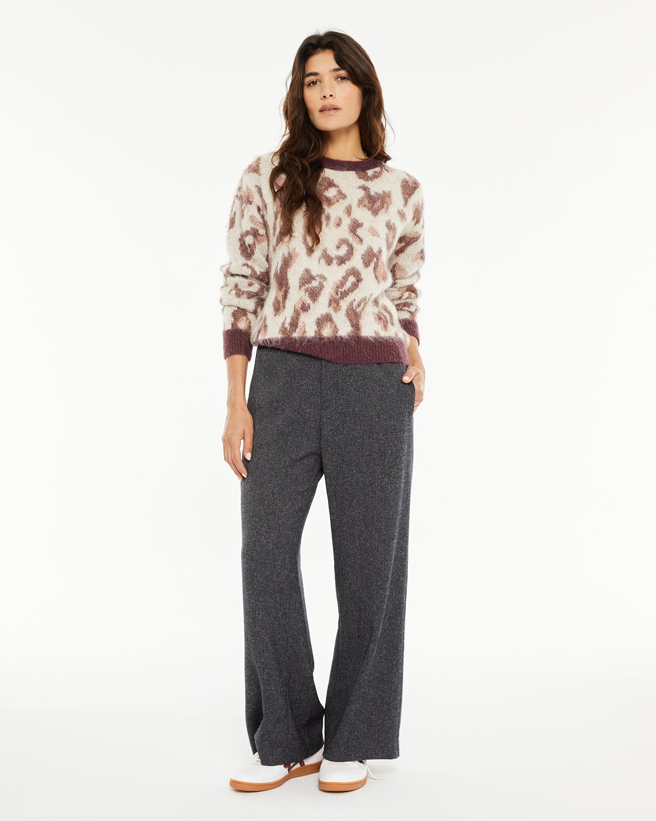 Wide-legged suit trousers