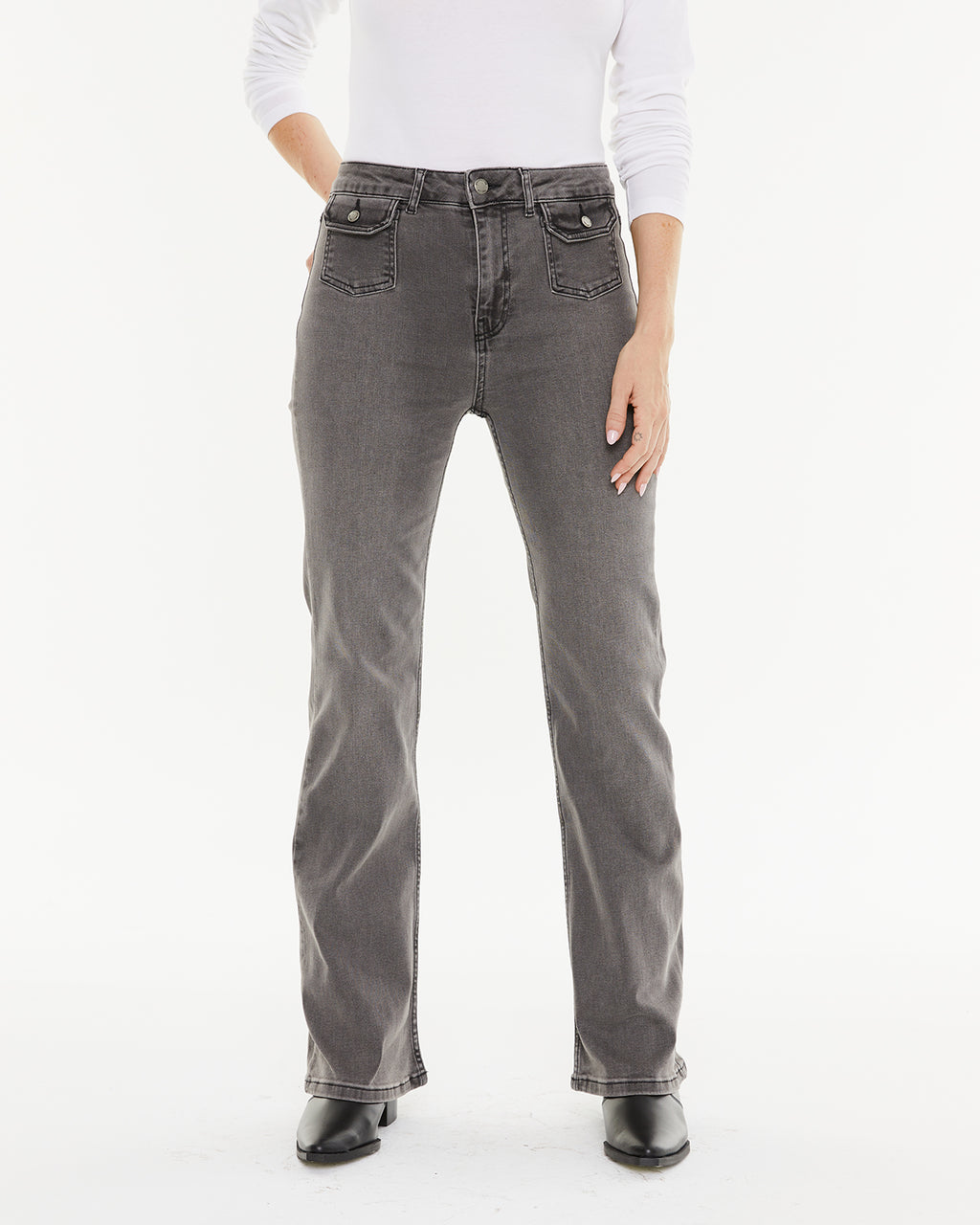 Pantalón denim bolsillos plastrón