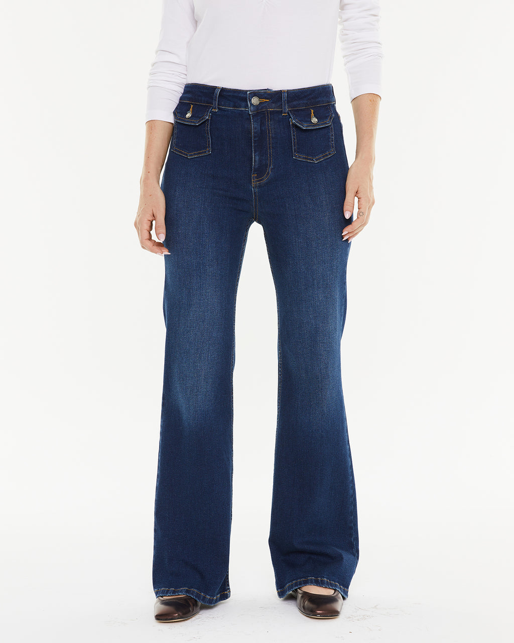 Pantalón denim bolsillos plastrón