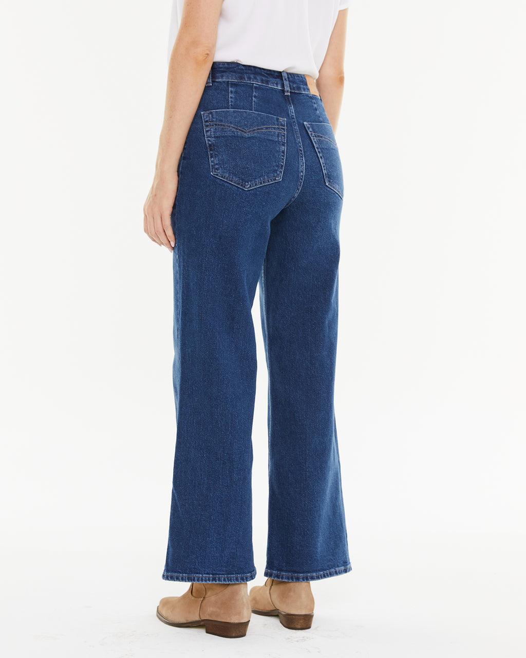 Pantalón ancho con bolsillos tipo vivo