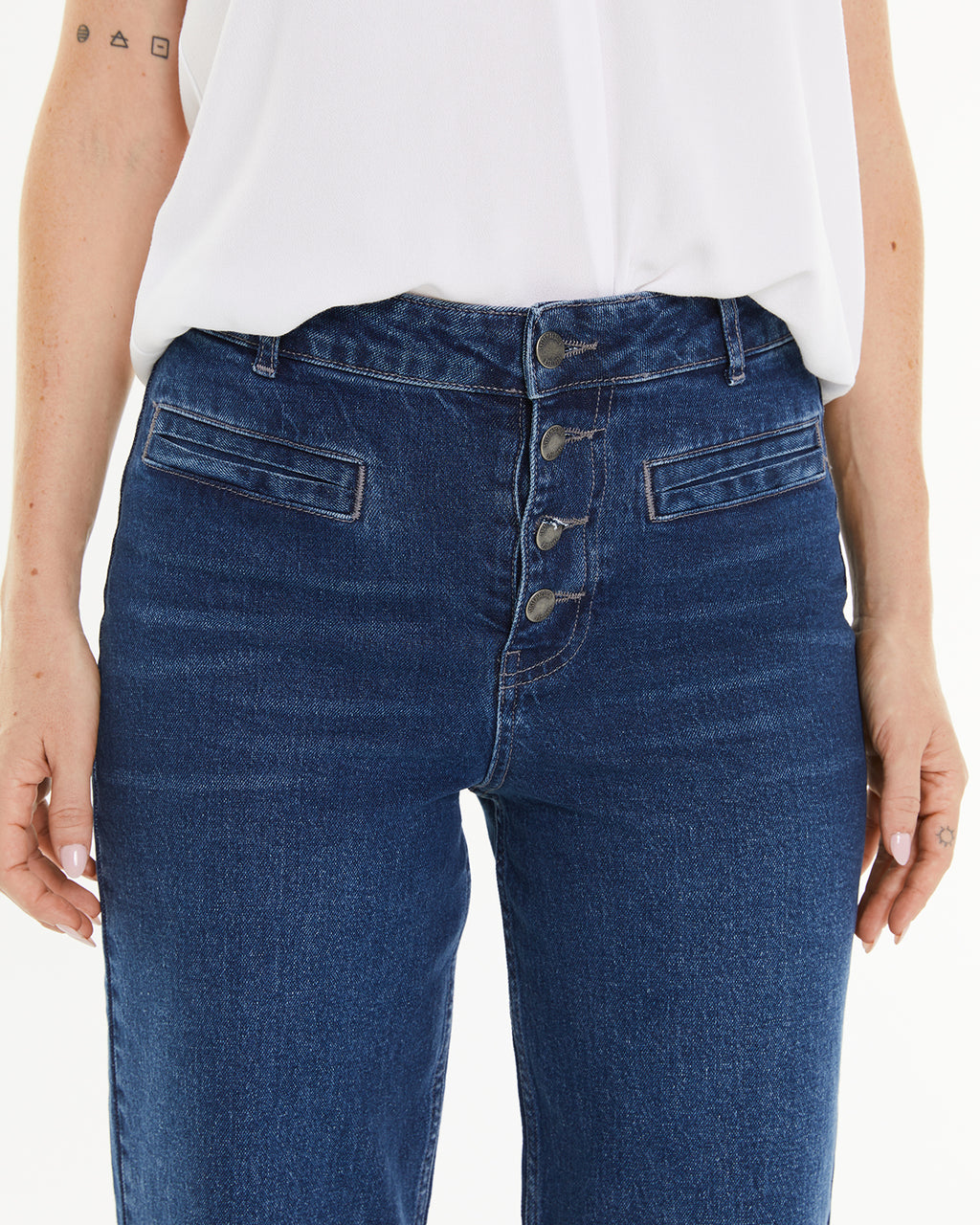 Pantalón ancho con bolsillos tipo vivo