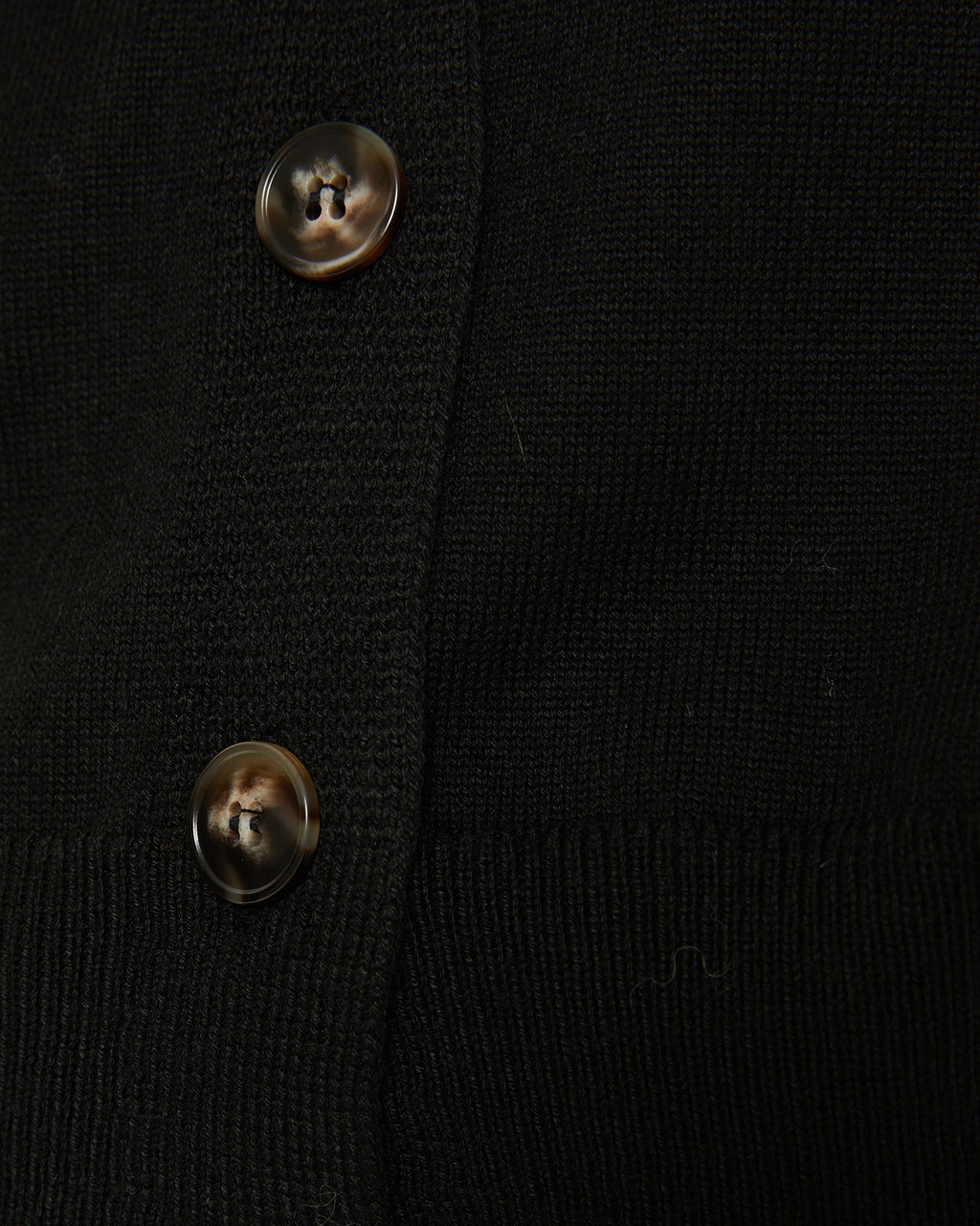 Cárdigan botones,detalle en tapeta