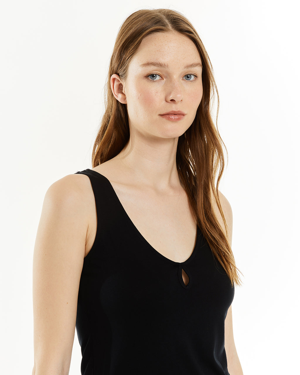 Top tirantes con fruncido en el pecho