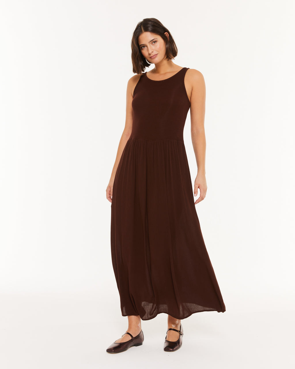 Vestido largo combinado con tejido de punto y plana