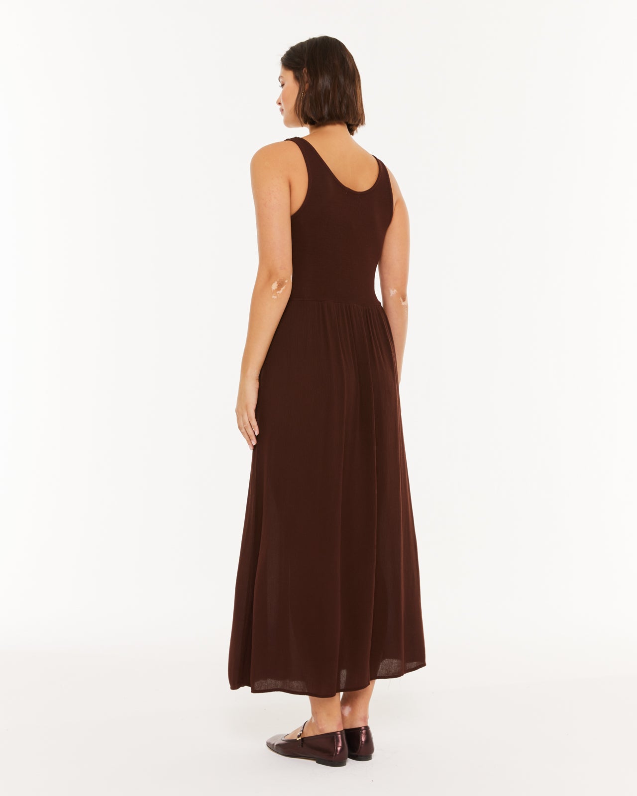 Vestido largo combinado con tejido de punto y plana